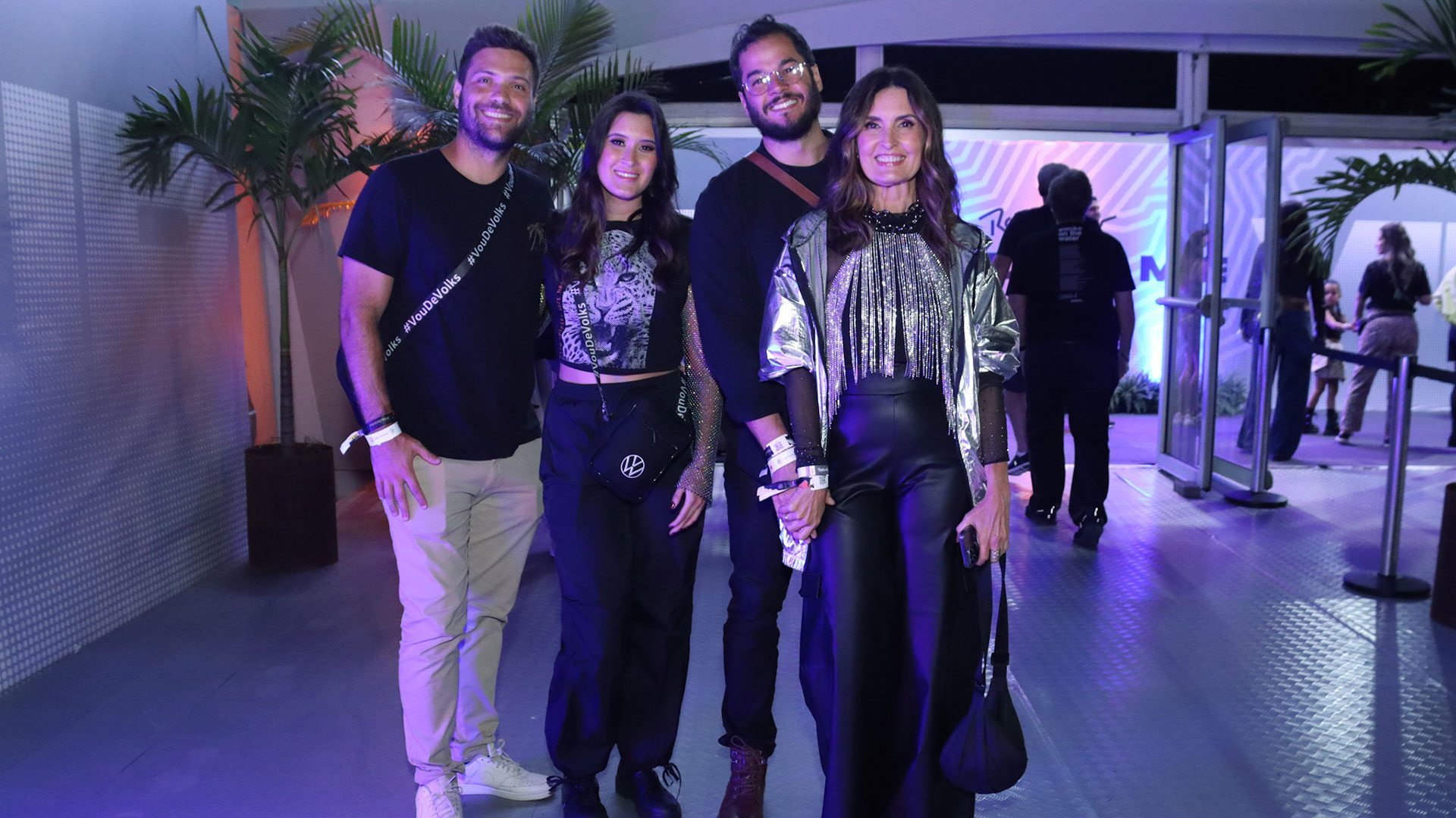 Fátima Bernardes curte Rock In Rio com Túlio Gadêlha, filha e genro