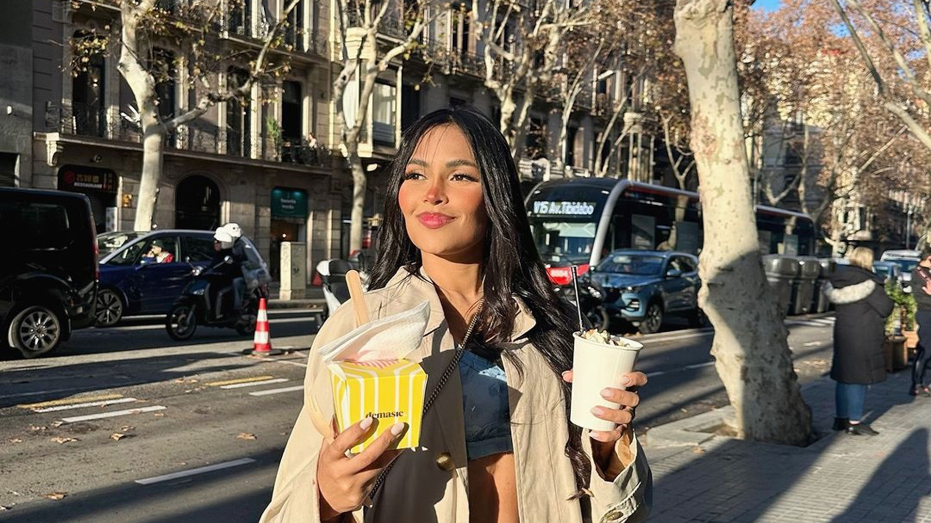 Flay se muda para Londres, na Inglaterra, e anda de limusine
