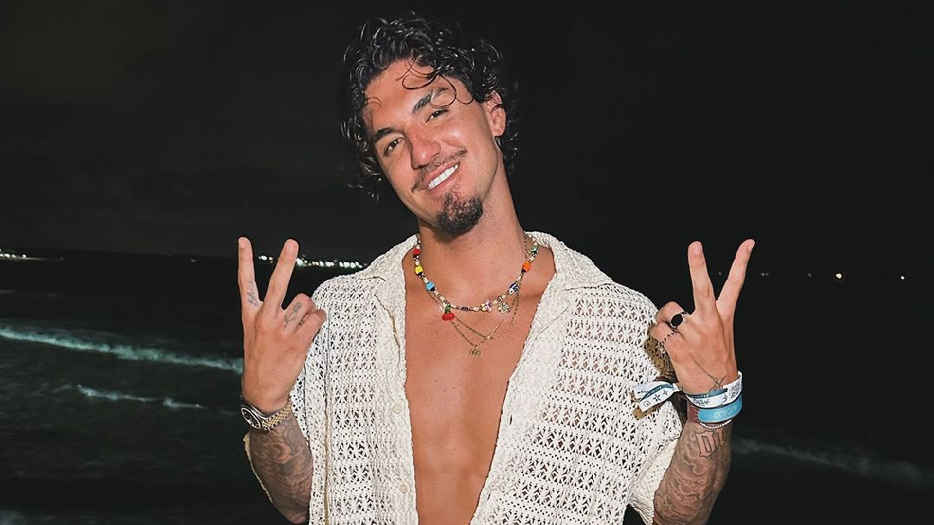 Gabriel Medina denuncia racismo em jogo de futebol na Europa: ‘Nojento’