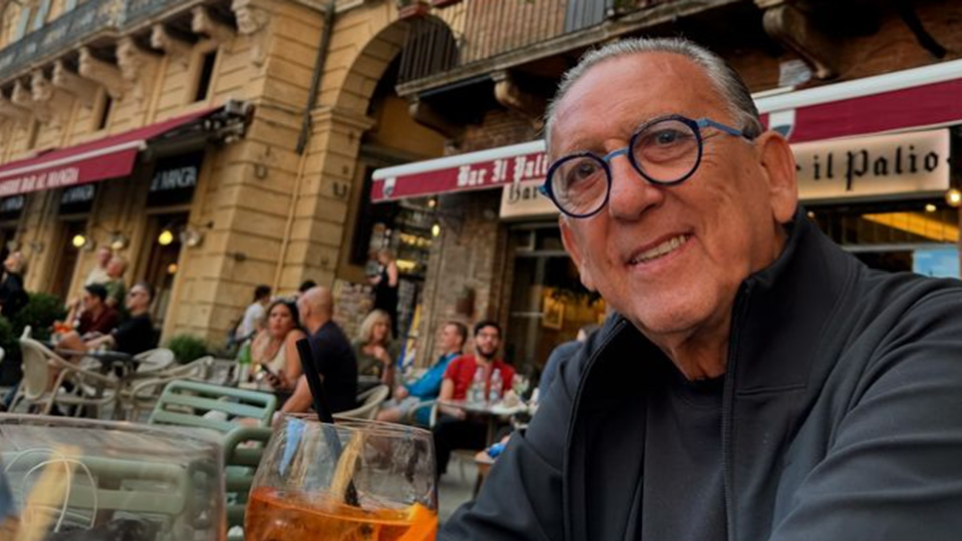 Galvão Bueno surge com Desirée Soares em álbum de fotos de viagem