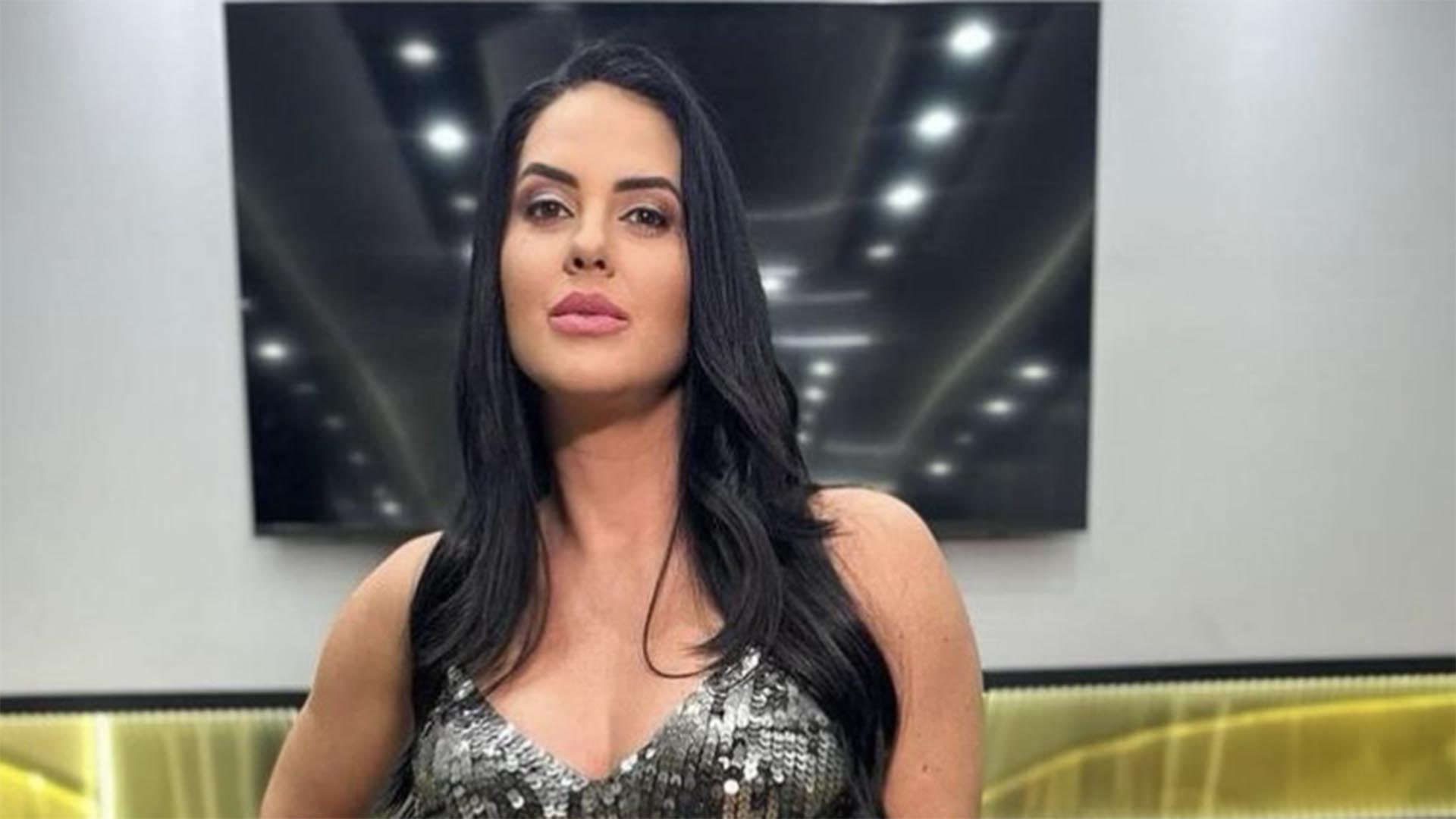 Graciele Lacerda exibe a barriga de grávida em novo look
