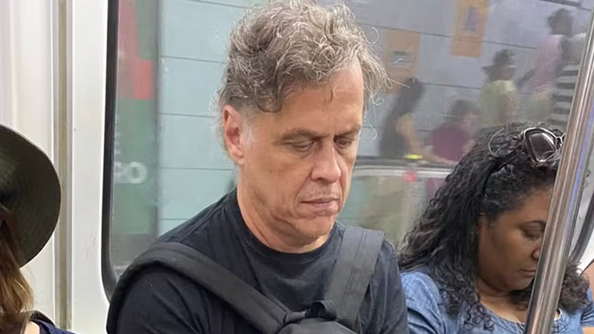 Gente como a gente? Guilherme Fontes é fotografado andando de metrô no Rio