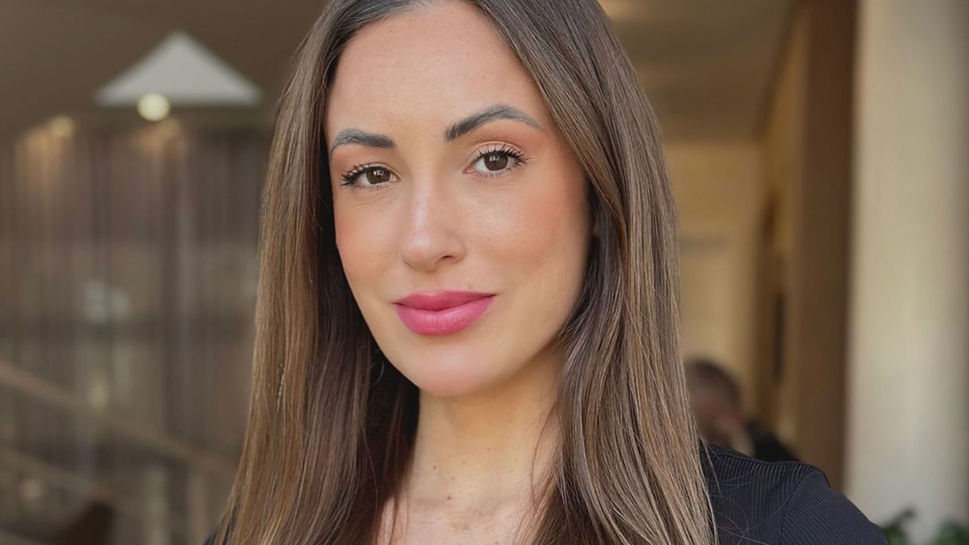 Ex-BBB Jéssica Mueller rebate críticas por ter feito lipo