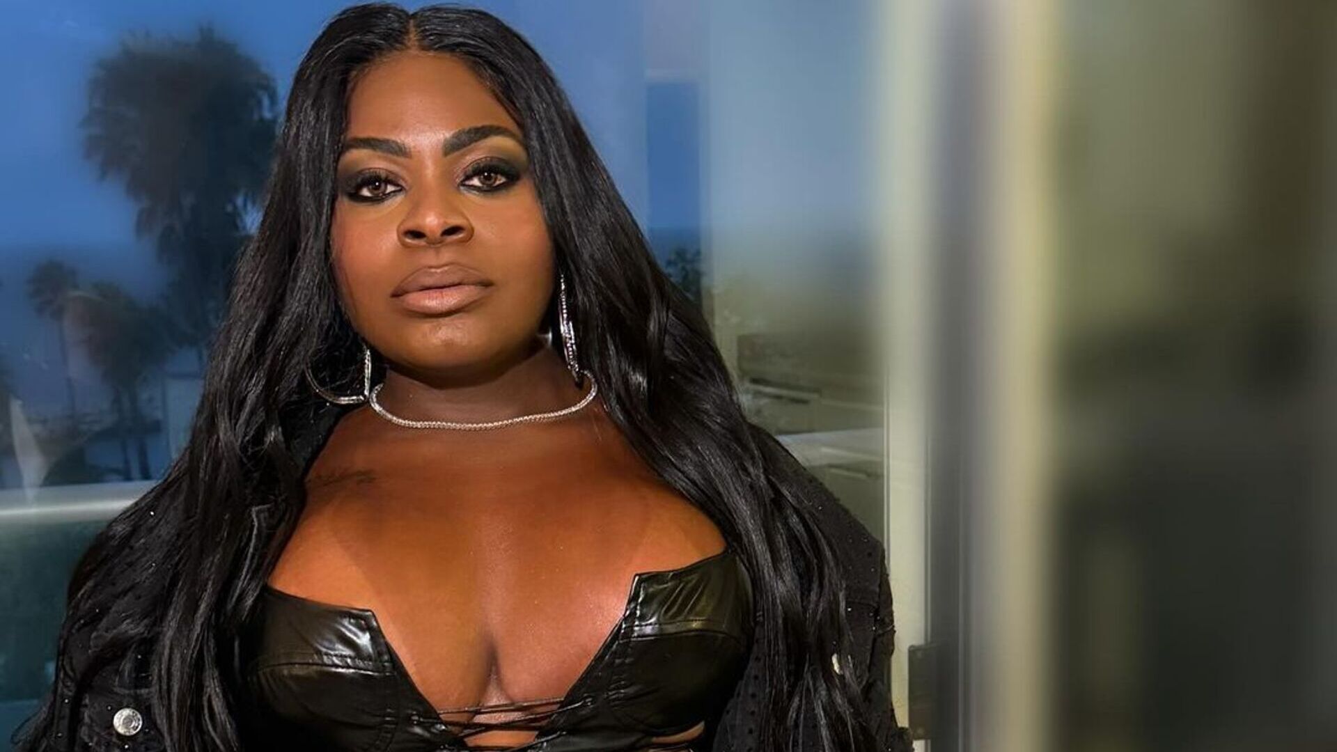 Jojo Todynho se exibe magérrima e com bolsinha de R$ 13 mil; veja o look