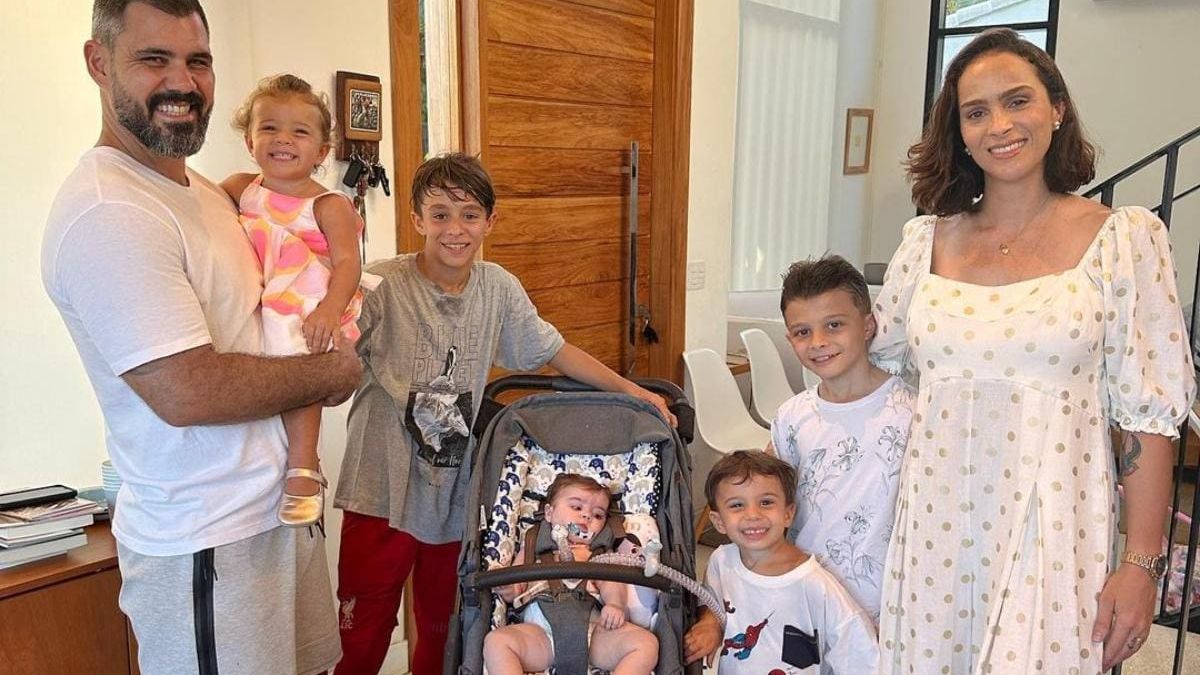 Juliano Cazarré já viveu seis meses longe da esposa para cuidar dos filhos