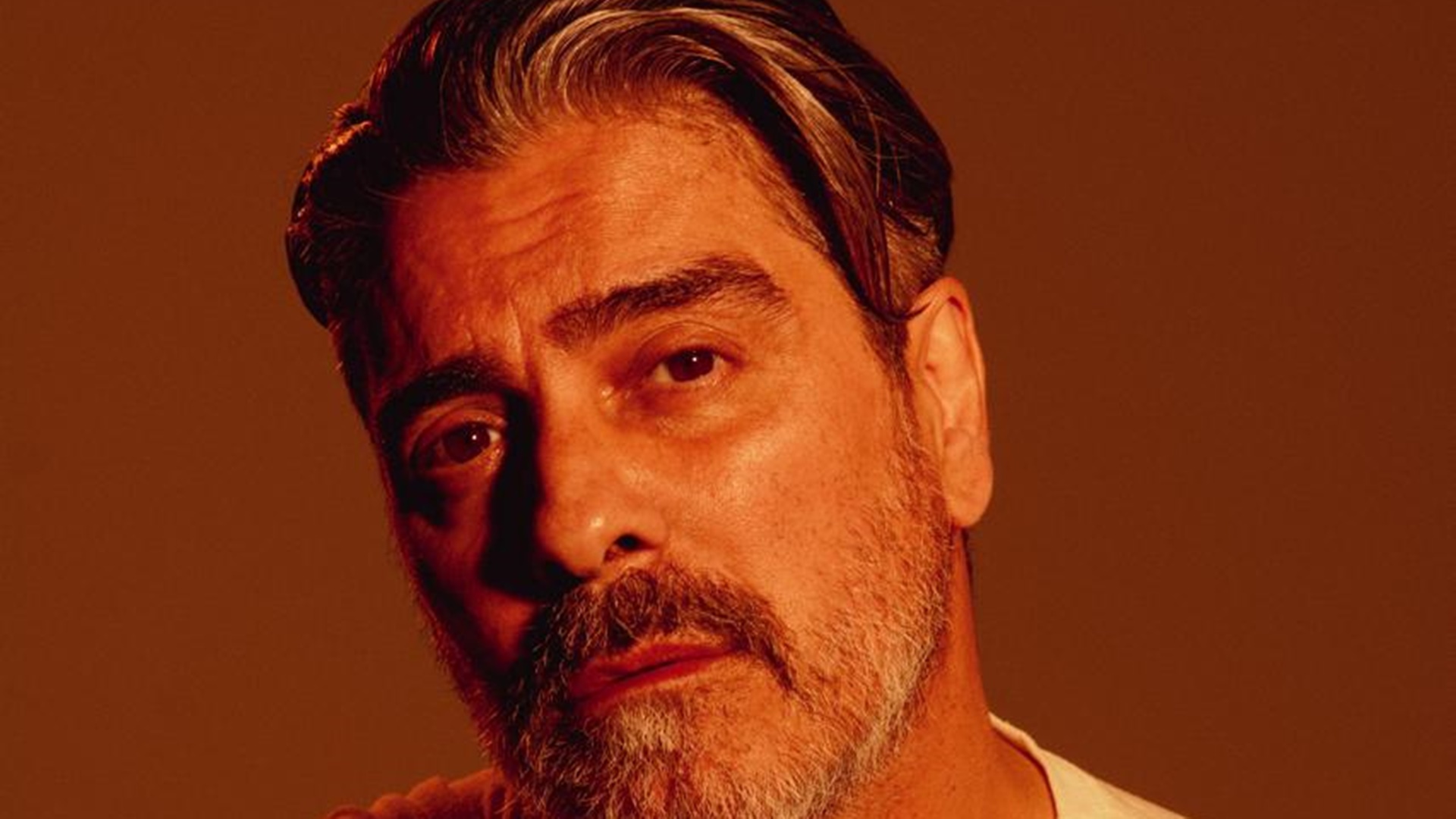 Junno Andrade aprecia maturidade e encara desafio no teatro: ‘Me considero das artes’