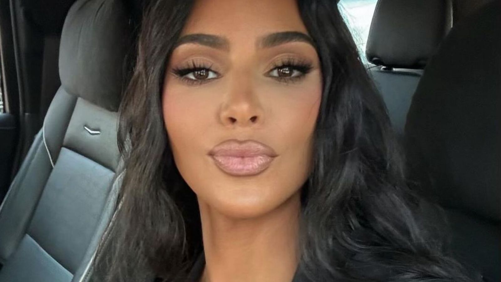 Kim Kardashian visita prisão e encontra irmãos Menendez, da série ‘Monstros’