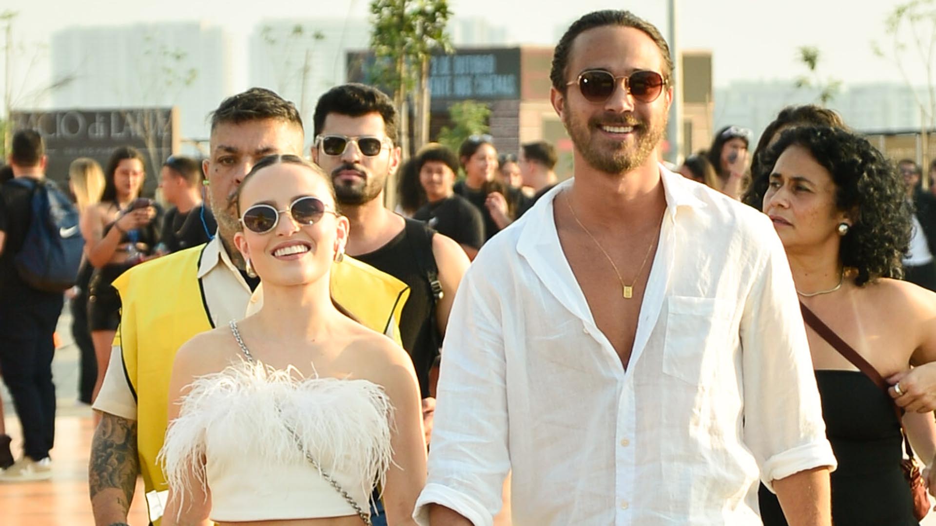 Larissa Manoela e André Luiz Frambach renovam os votos no Rock in Rio