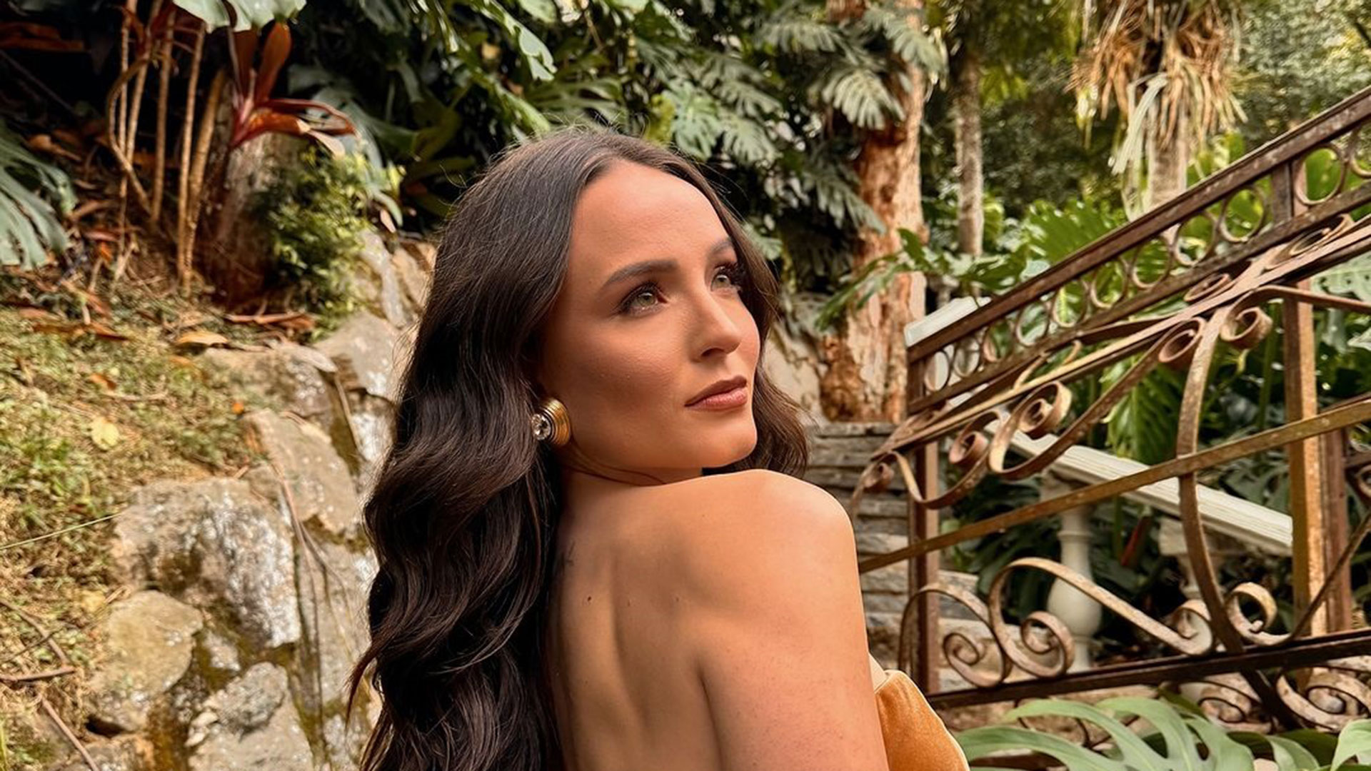 Larissa Manoela chora após desfilar em Paris: ‘Super emotiva’
