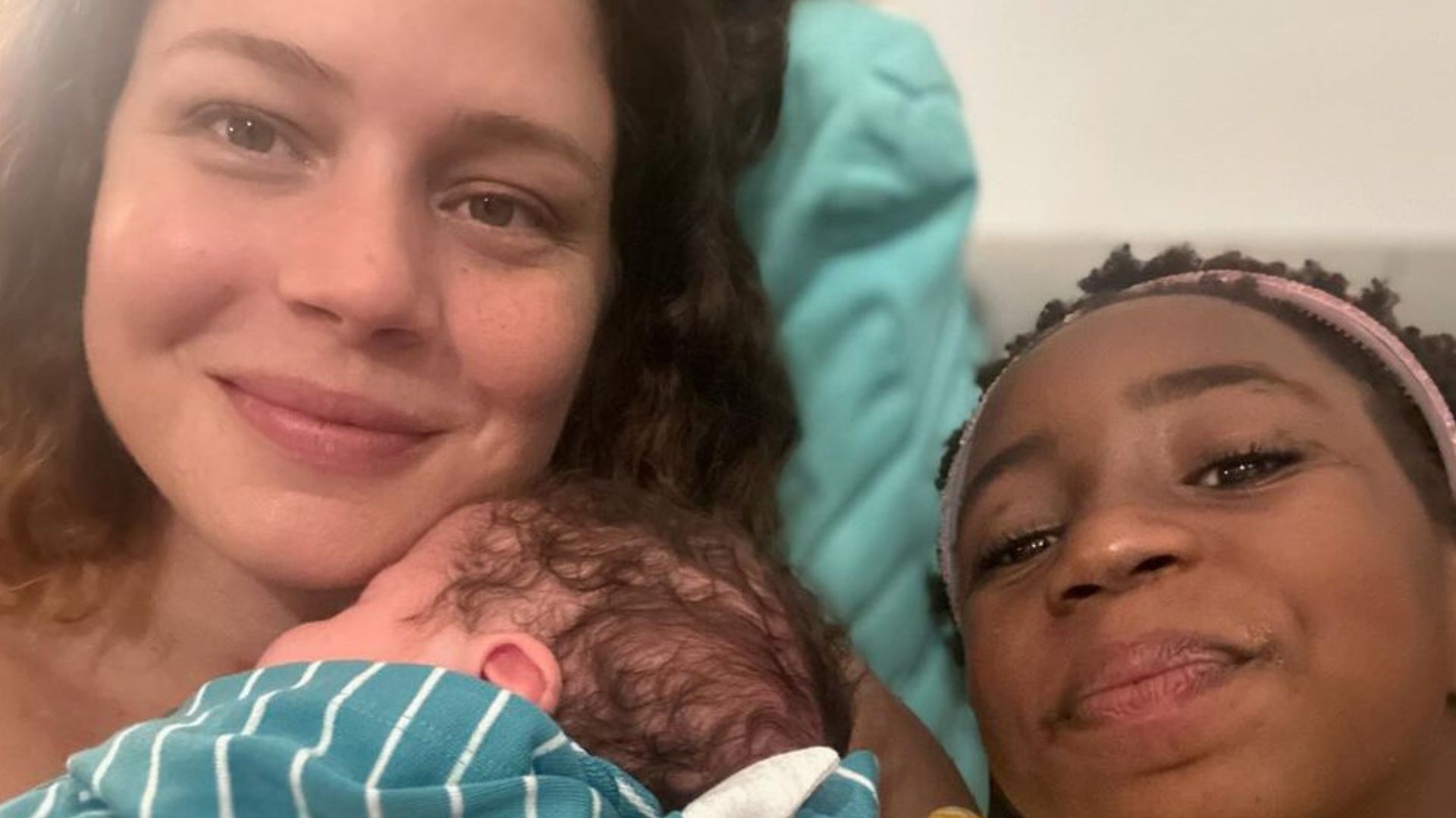 Leandra Leal divide cliques inéditos em família ao comemorar aniversário