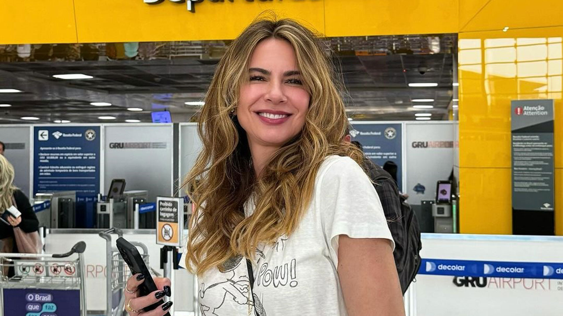 Luciana Gimenez choca ao mostrar quantidade de malas para viagem curta