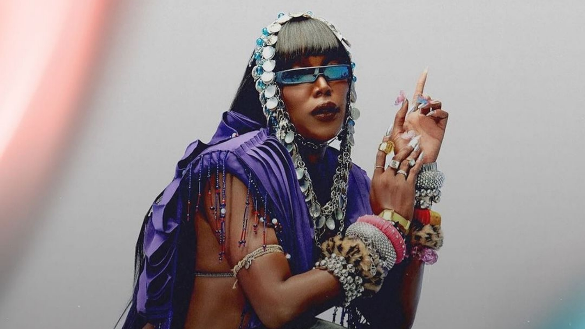 Rock in Rio: camarim de Majur tem imagem de entidade e fonoaudióloga