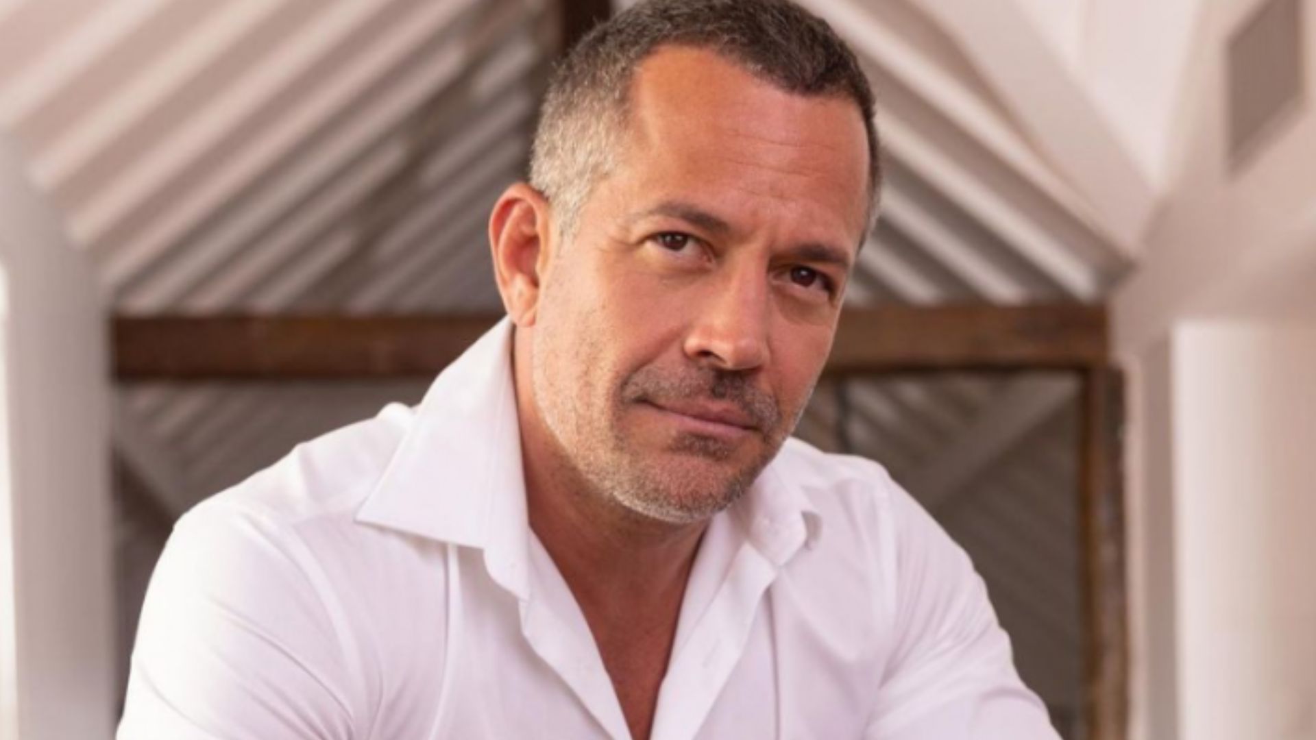 Longe das novelas, Malvino Salvador revela condição para voltar às telinhas