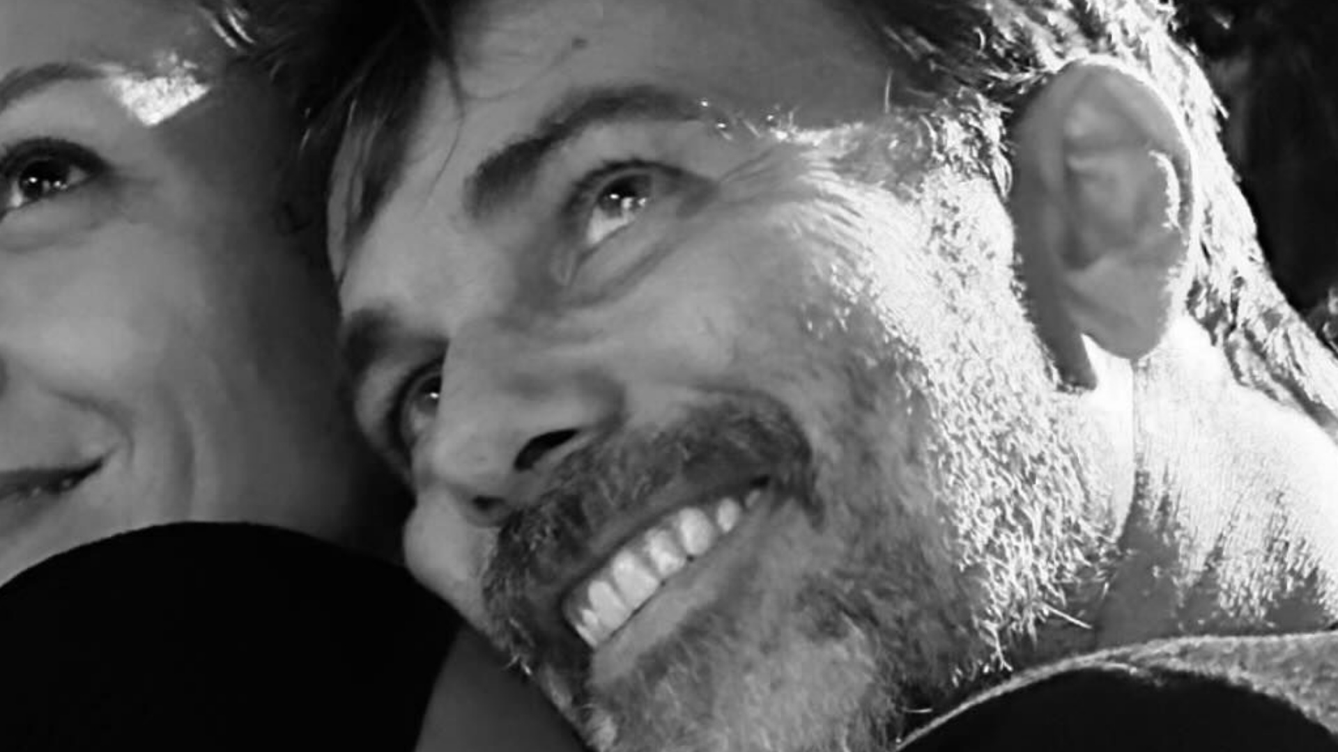 Marcelo Faria surge agarradinho com a namorada: “Sempre assim”