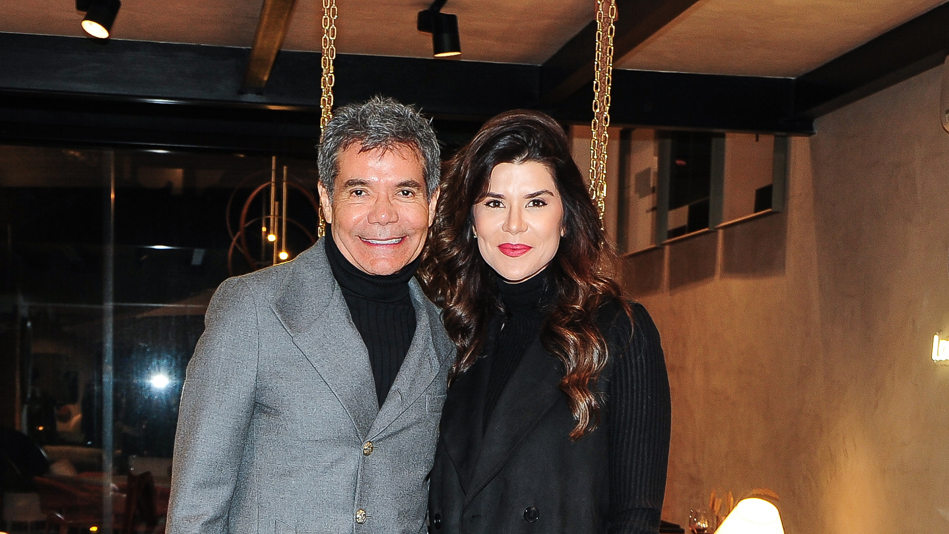 Marcio Moraes celebra encontro com personalidades em evento