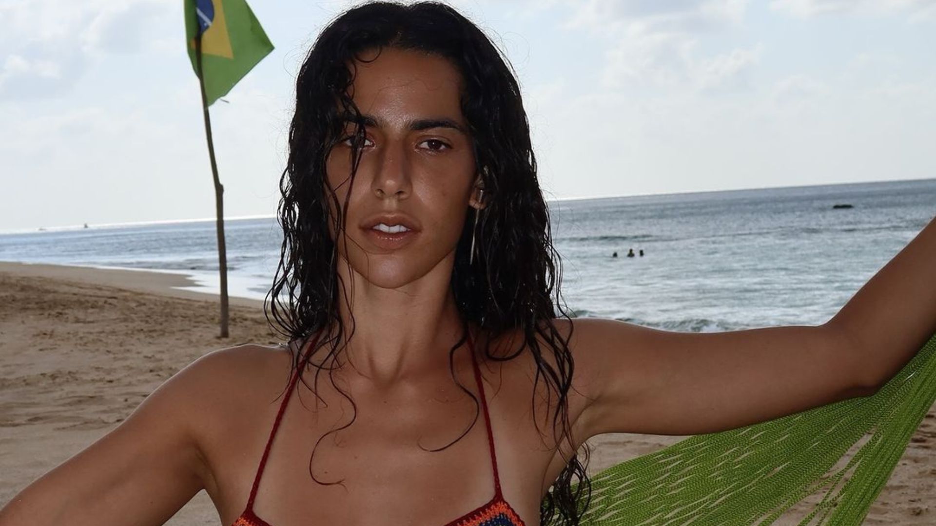 Marina Sena celebra aniversário de 28 anos em Noronha
