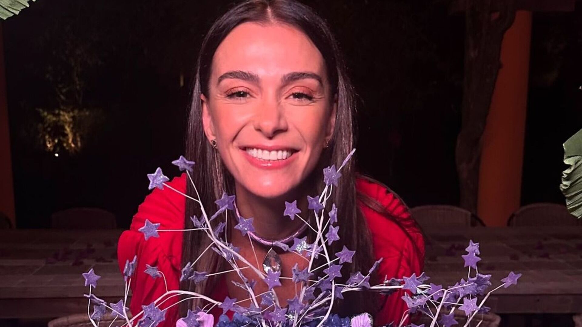 Mônica Martelli surge sozinha na festa da filha e conta proibição da herdeira