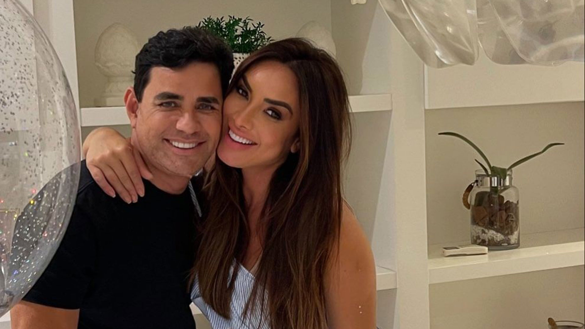 Nicole Bahls celebra aniversário do namorado pouco tempo após cirurgia