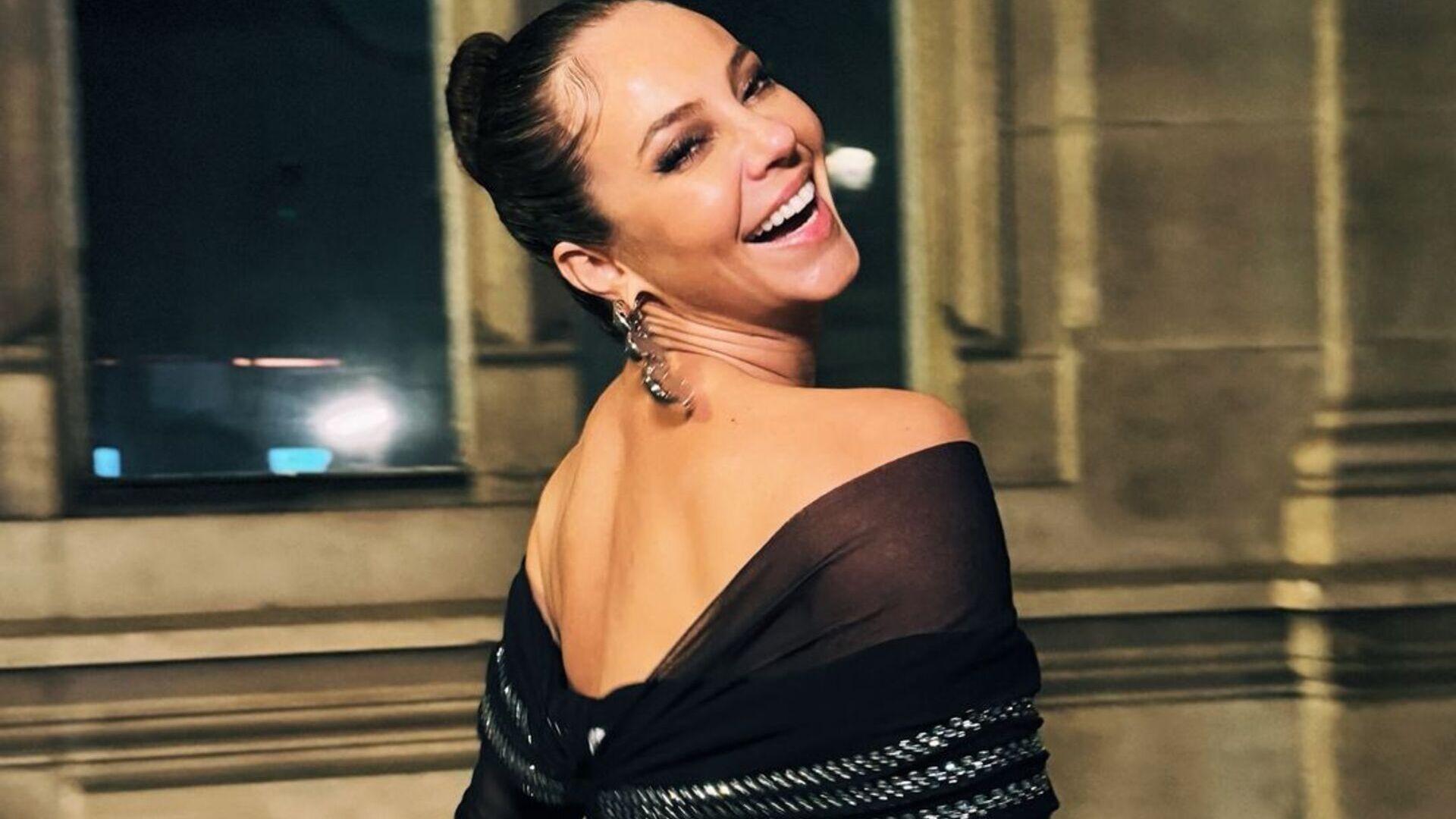 Paolla Oliveira arrasa ao exibir curvas em vestido transparente em Paris