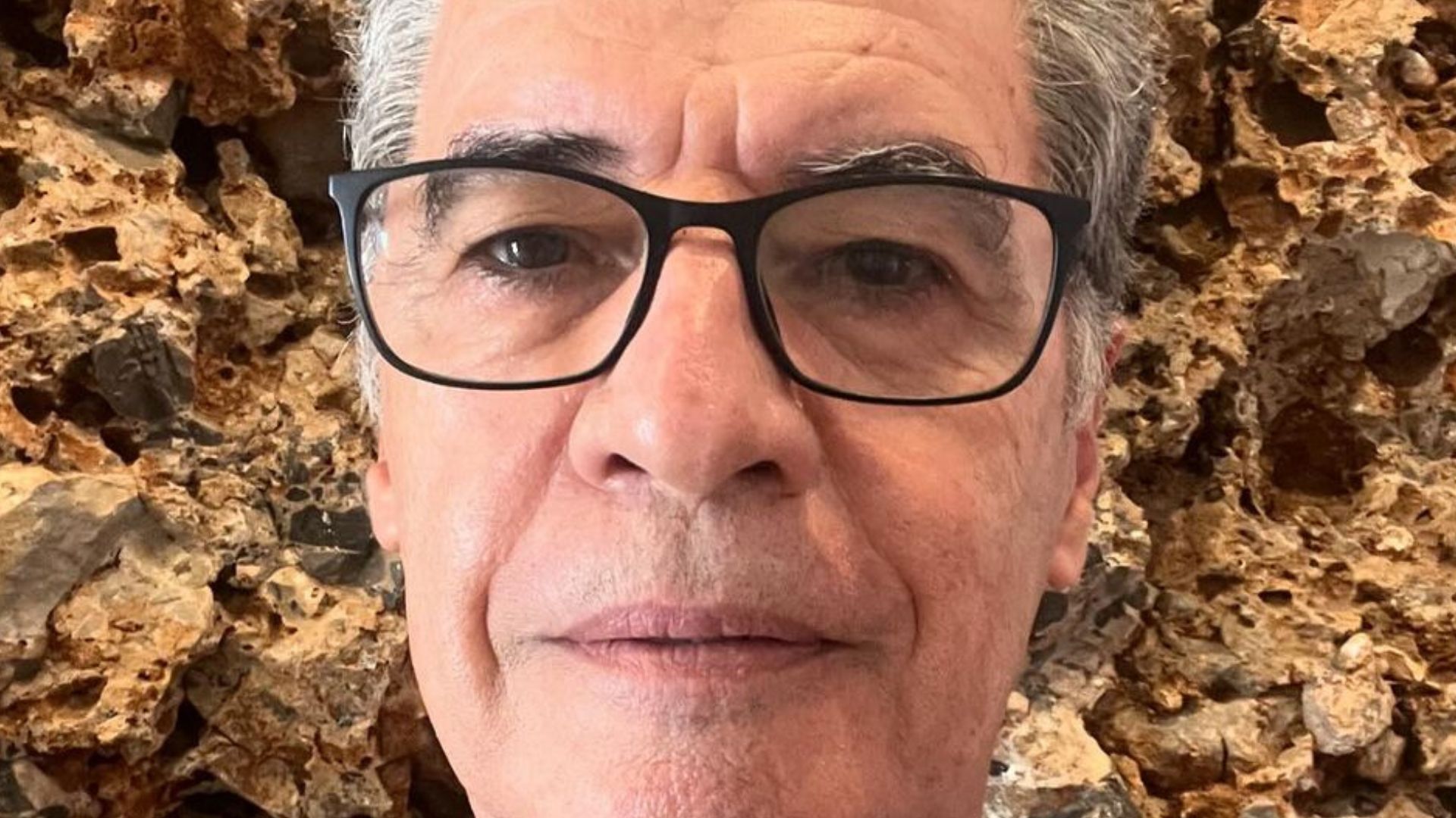Longe da TV, Paulo Betti dá opinião sincera sobre influenciadores em novelas