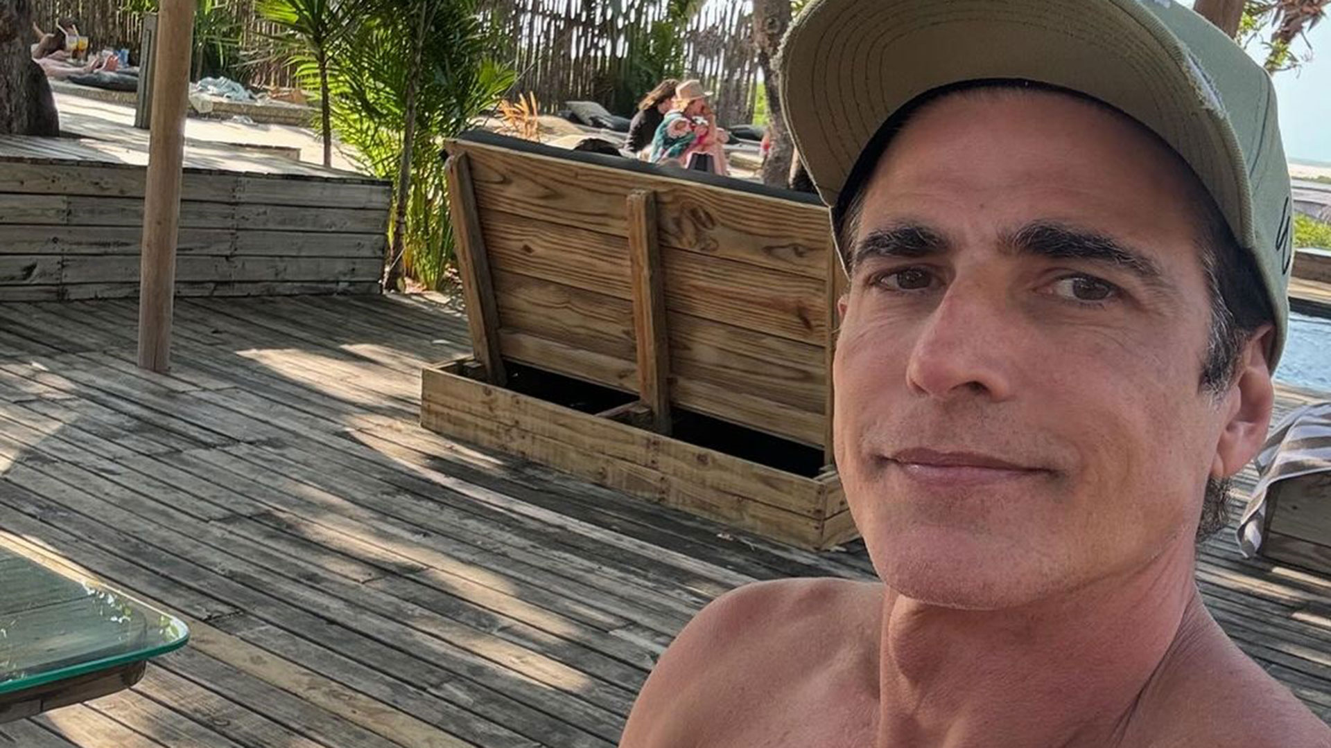 Reynaldo Gianecchini surge com novo visual nas redes sociais
