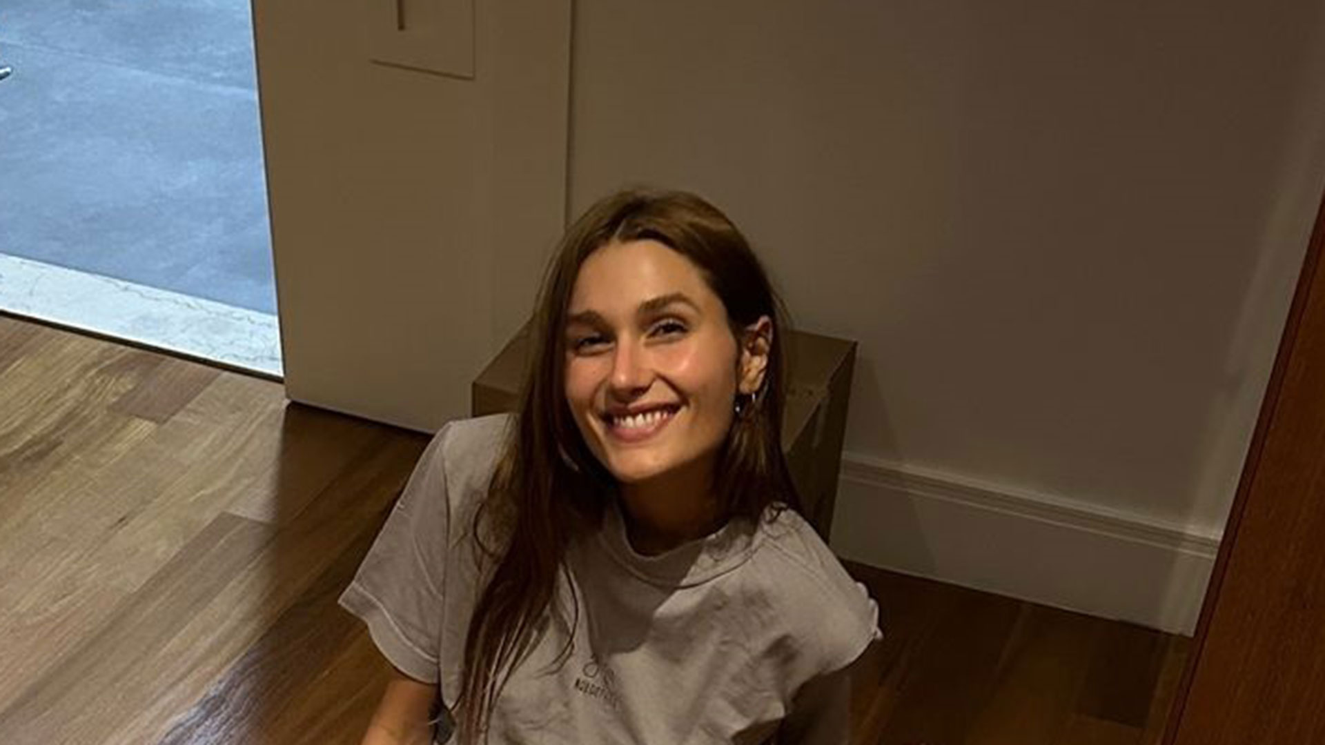 Sasha Meneghel mostra fotos de agosto e surge renovando o bronzeado