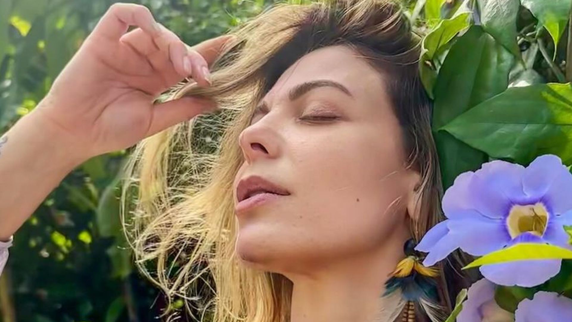 Sheila Mello esbanja beleza em clique na natureza: “Uma deusa”