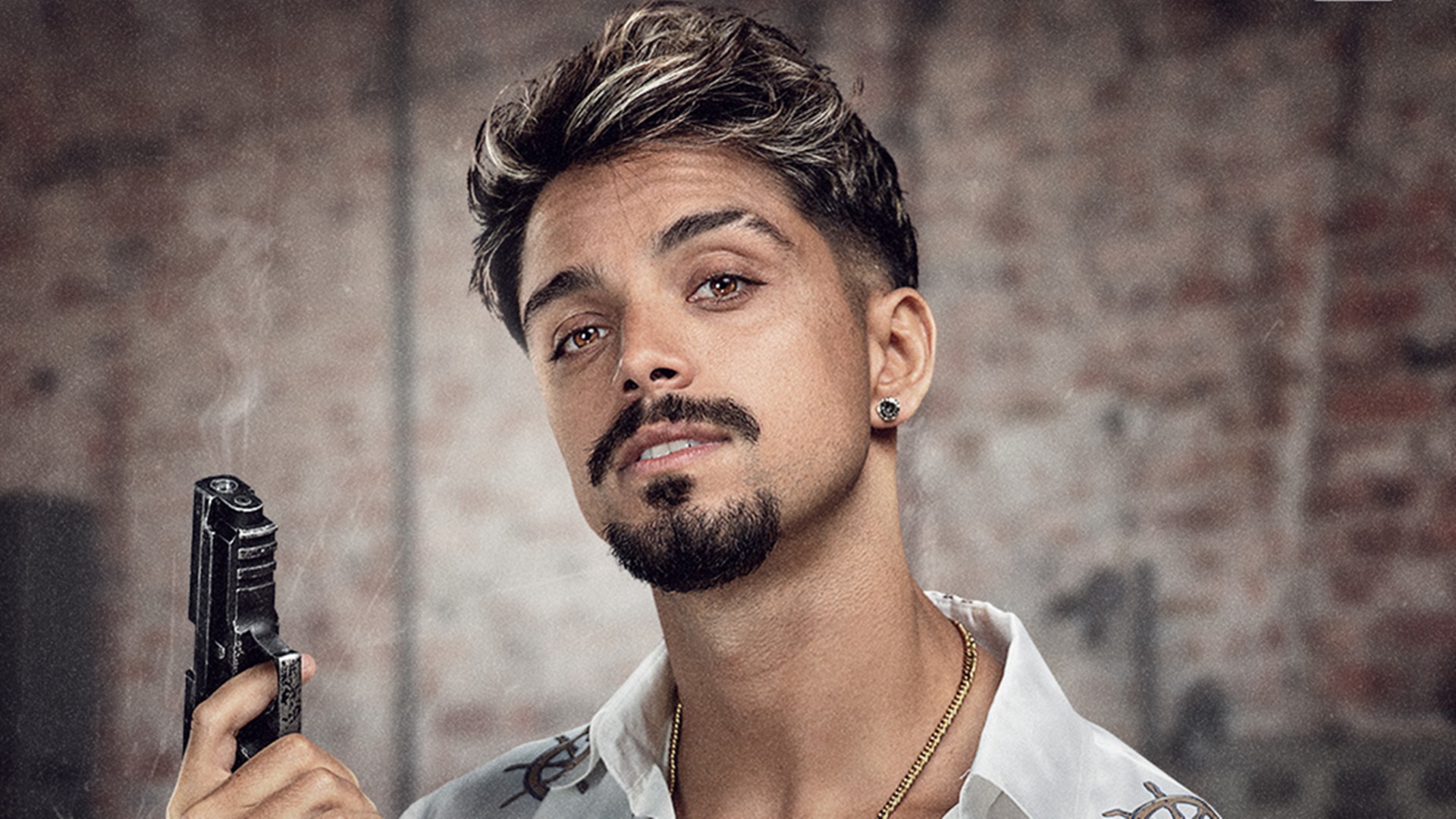 Fora da Globo, Rodrigo Simas encara desafio ao viver bandido: ‘Adrenalina’