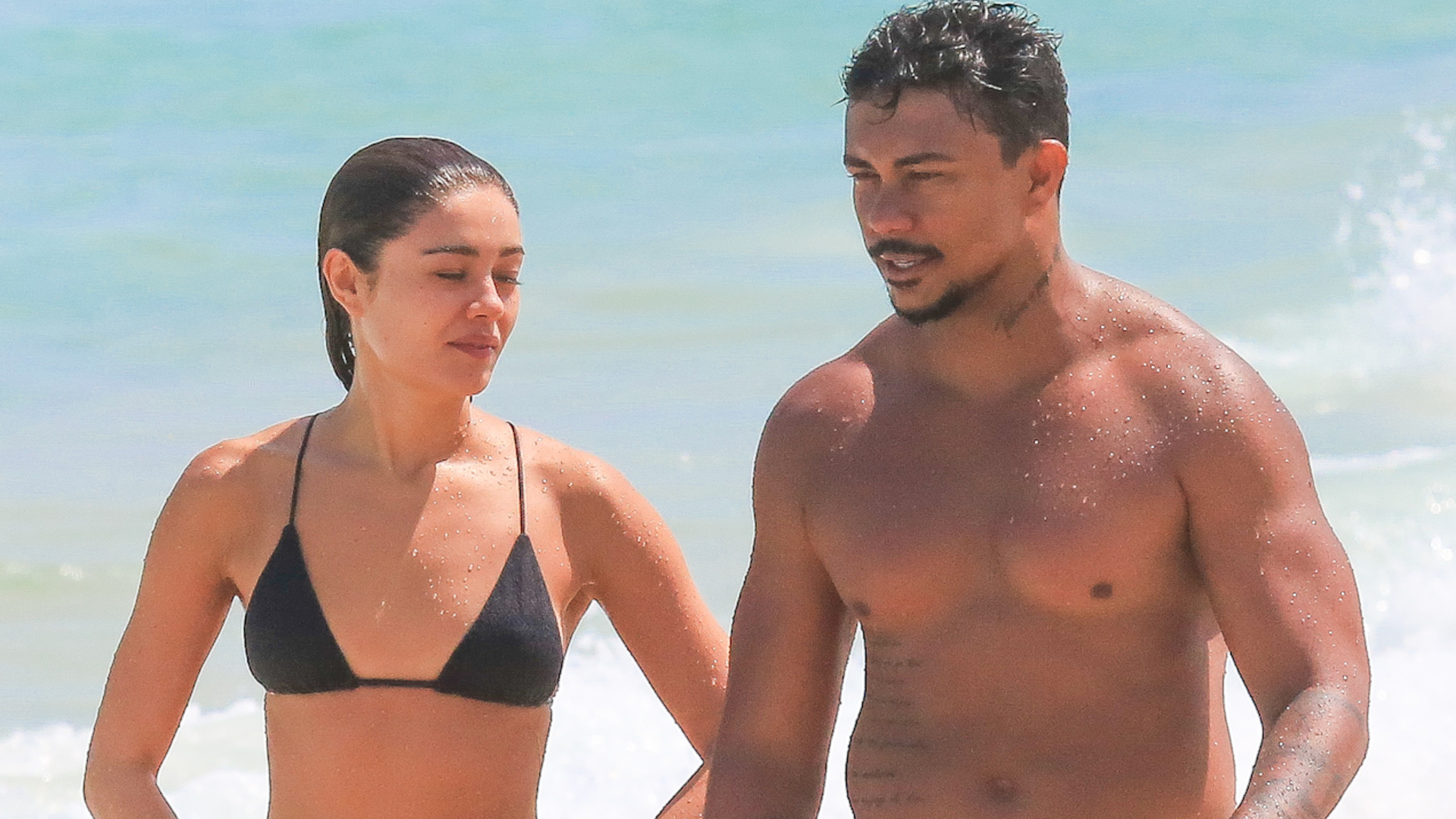 Sophie Charlotte e Xamã curtem praia juntinhos; veja os cliques
