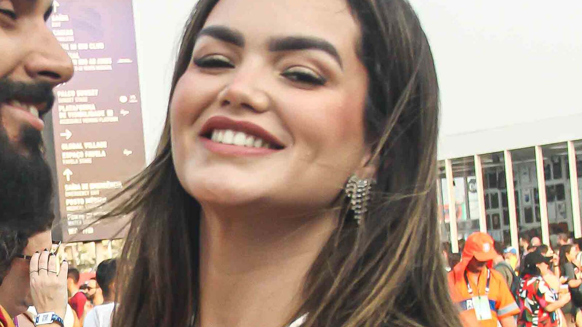 Filha de Kelly Key surge em clima de romance com o namorado no Rock in Rio