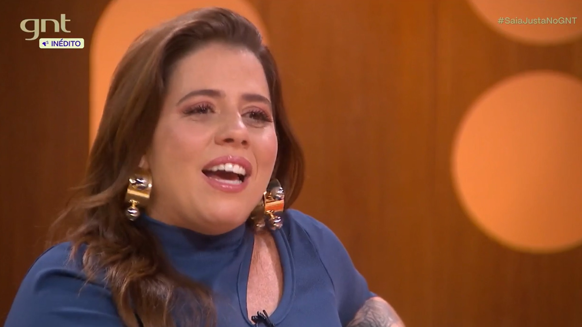 Tati Machado posa sem maquiagem e deixa as sardas em evidência: “Charme”