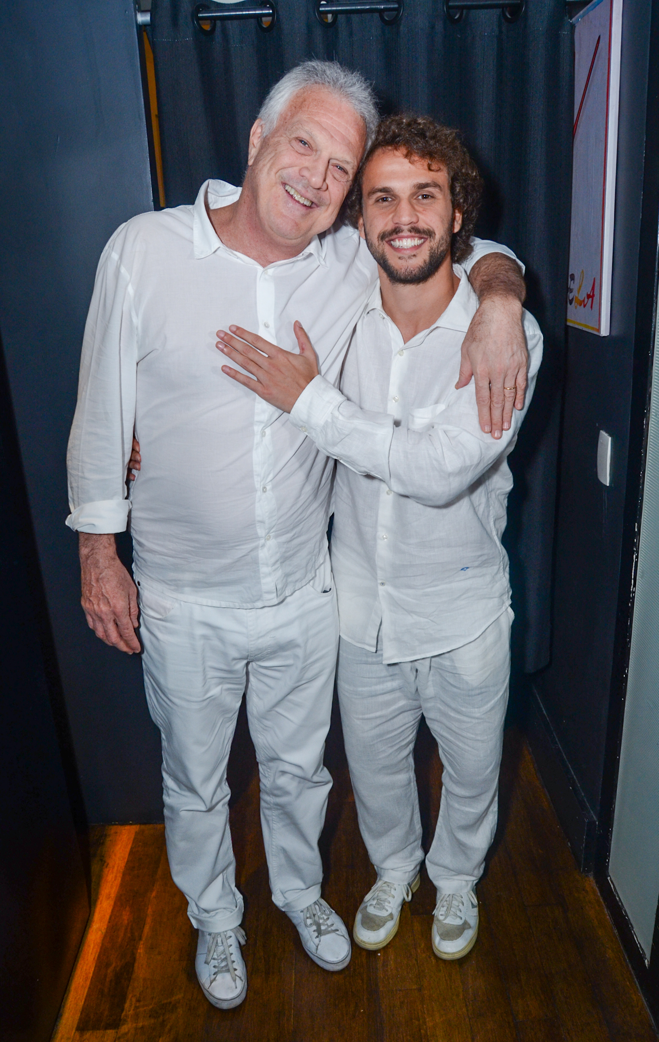 Filho de Pedro Bial e Giulia Gam recebe pais e namorada em seu show