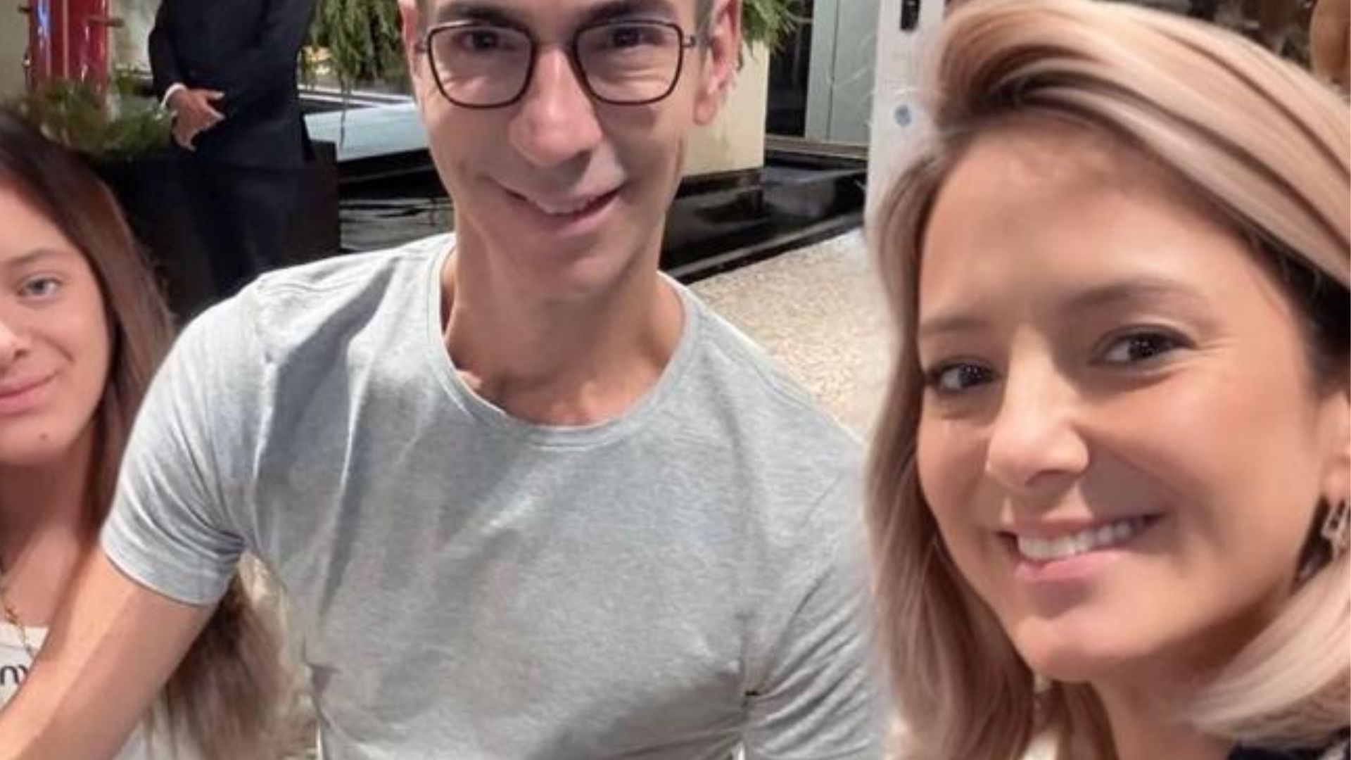 Ticiane Pinheiro encanta ao mostrar nova foto com César Tralli e as filhas