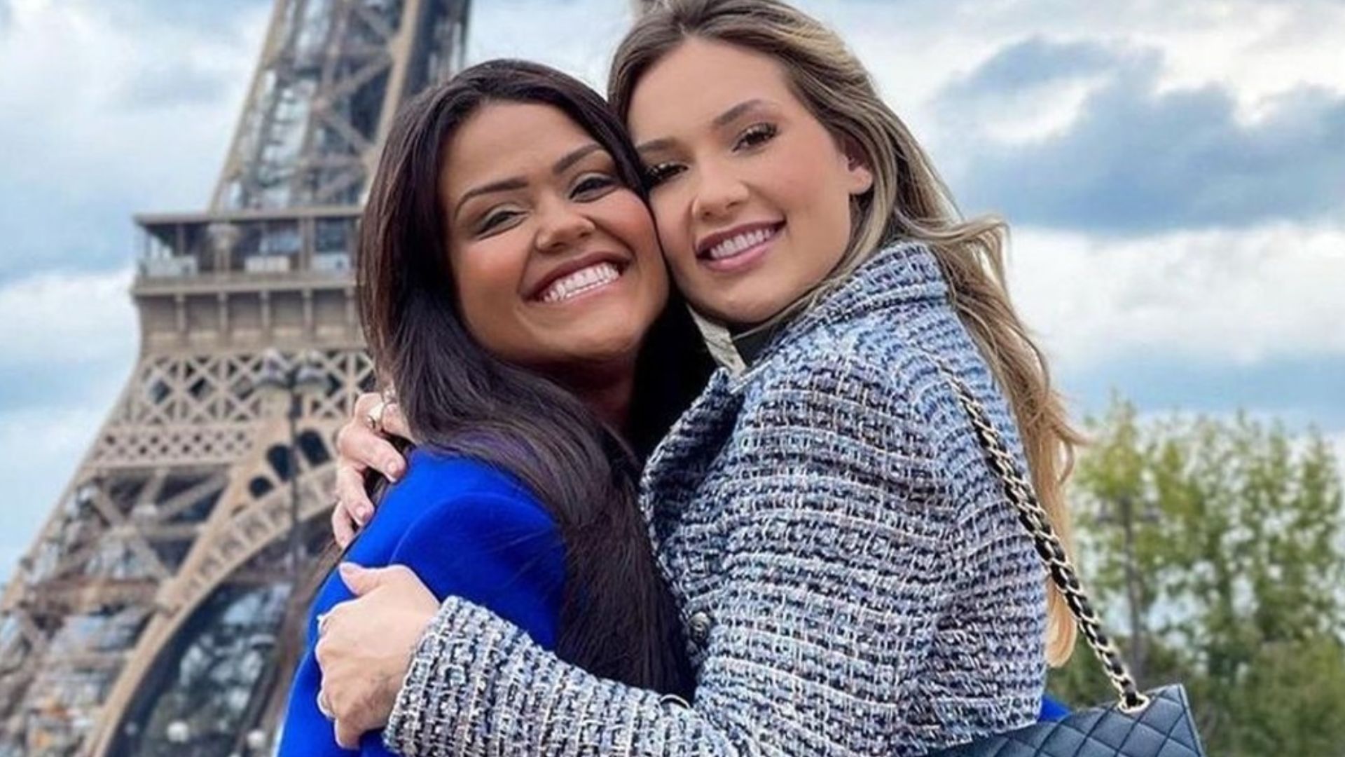 Afastada de Virginia, Camila Loures manda carta especial para a influenciadora