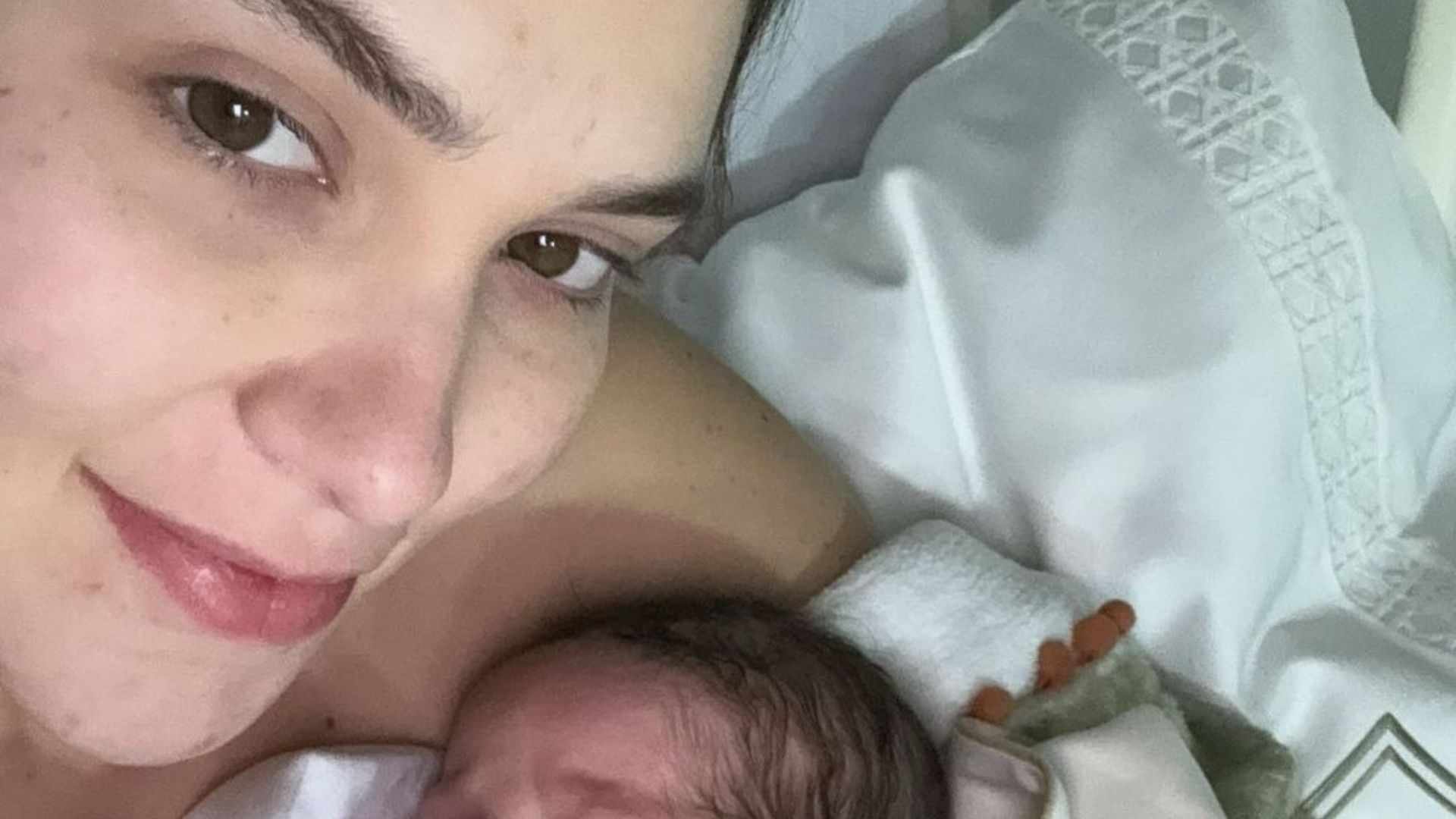 Virginia Fonseca mostra momentos com José Leonardo na maternidade