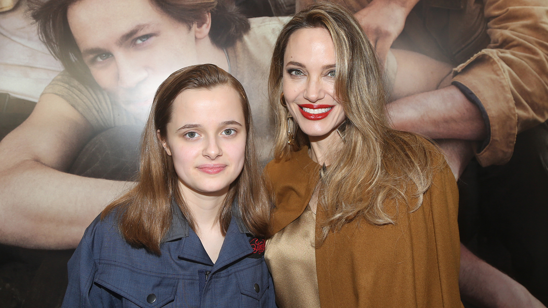 Angelina Jolie faz tatuagem com a filha caçula, Vivienne