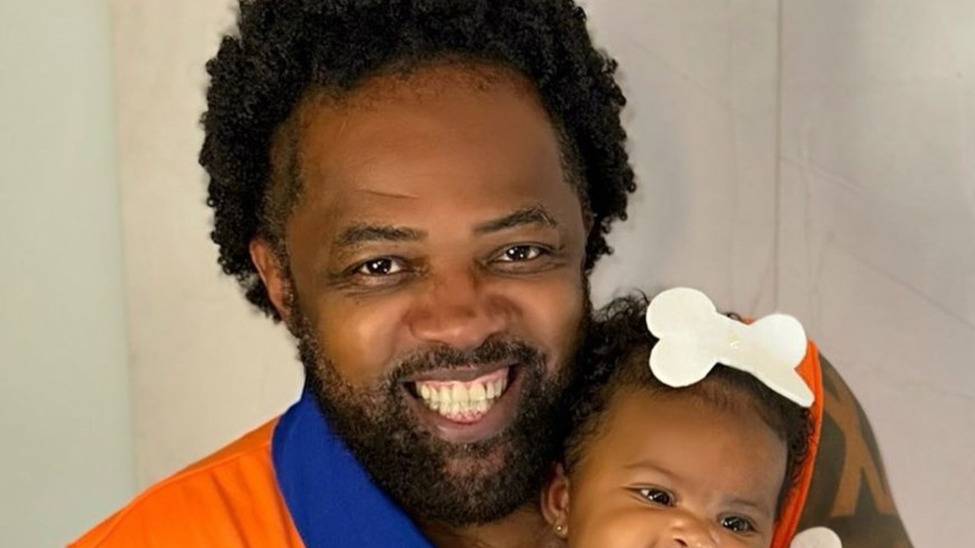 Filha de Xande de Pilares encanta ao surgir fantasiada em novo ensaio fotográfico