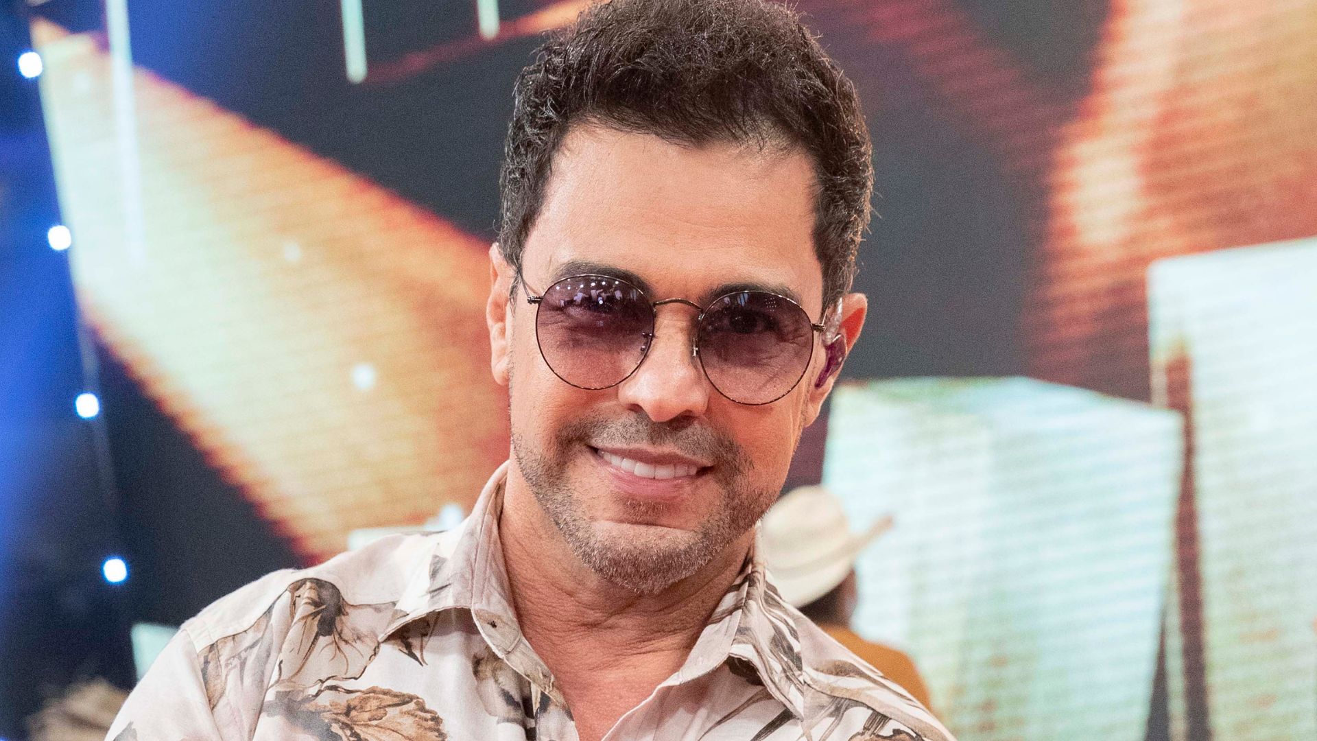 Zezé Di Camargo esclarece motivo para não autorizar regravações de suas músicas