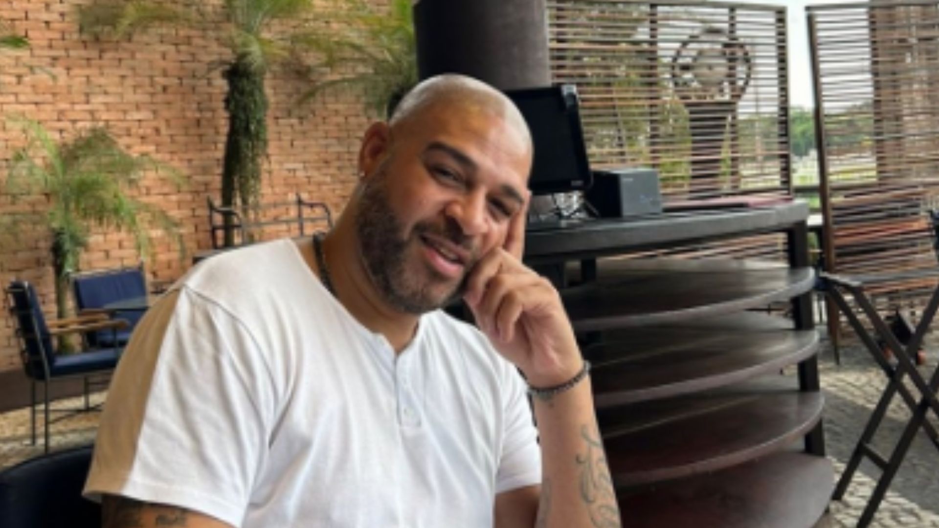 Conheça os filhos de Adriano Imperador; ele fez rara aparição com os 3 herdeiros