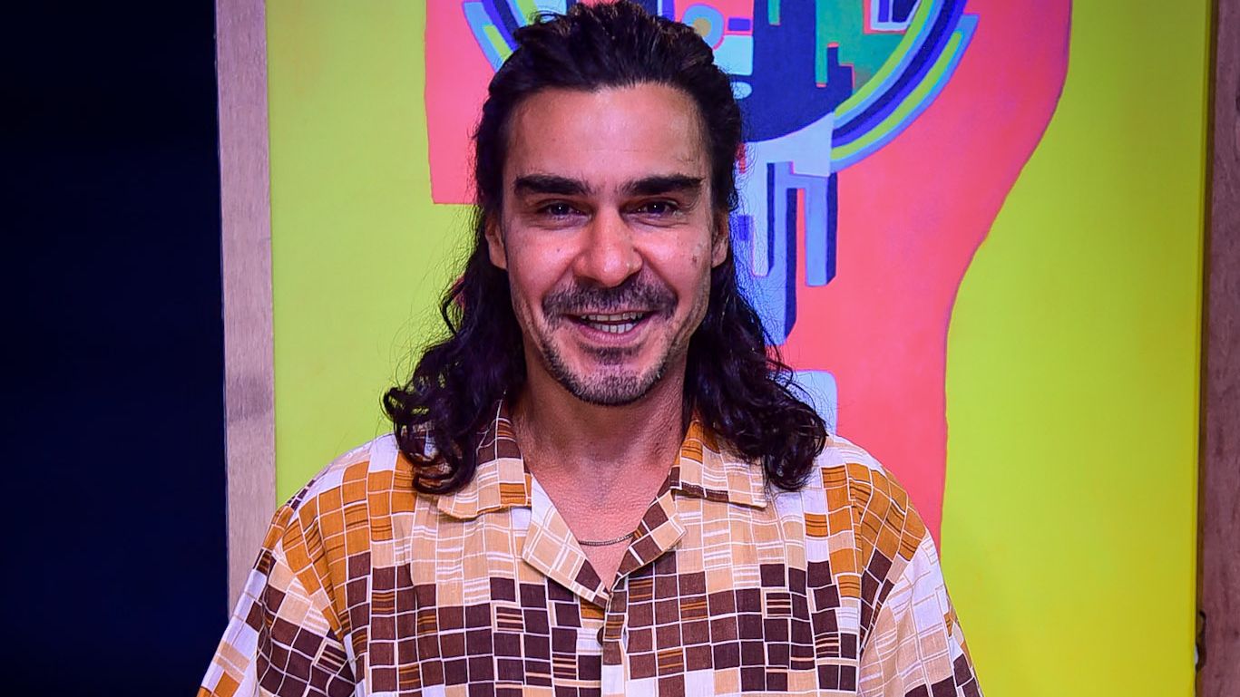 André Gonçalves entrega emoção para estreia de espetáculo: ‘Chorar por 50 minutos’