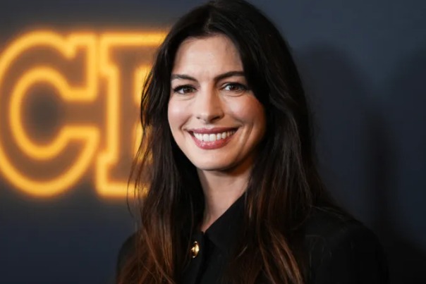 Especialista analisa Anne Hathaway e revela o que pode estar por trás do rejuvenescimento da atriz