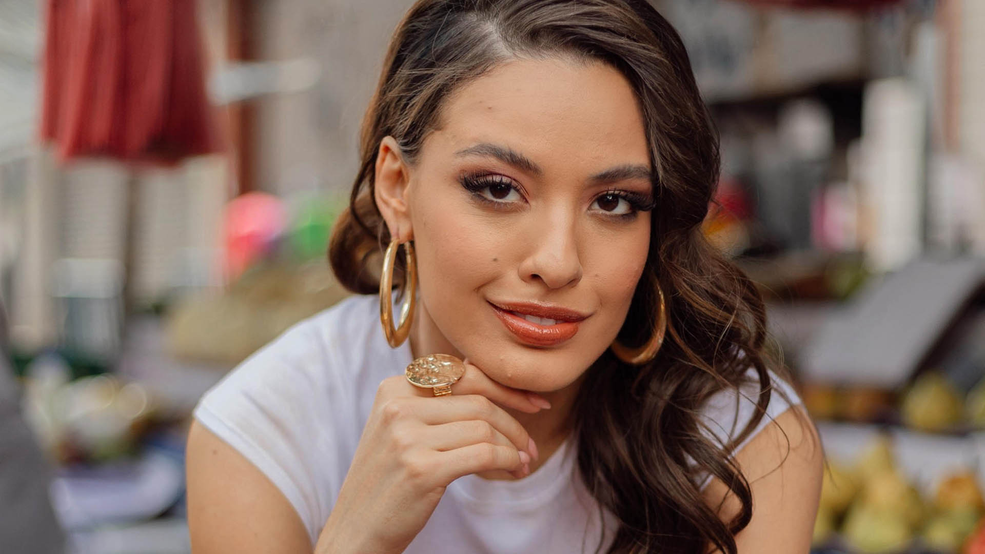 Ex-BBB Beatriz Reis exibe seu crachá de funcionária da Globo: ‘Meu Deus’