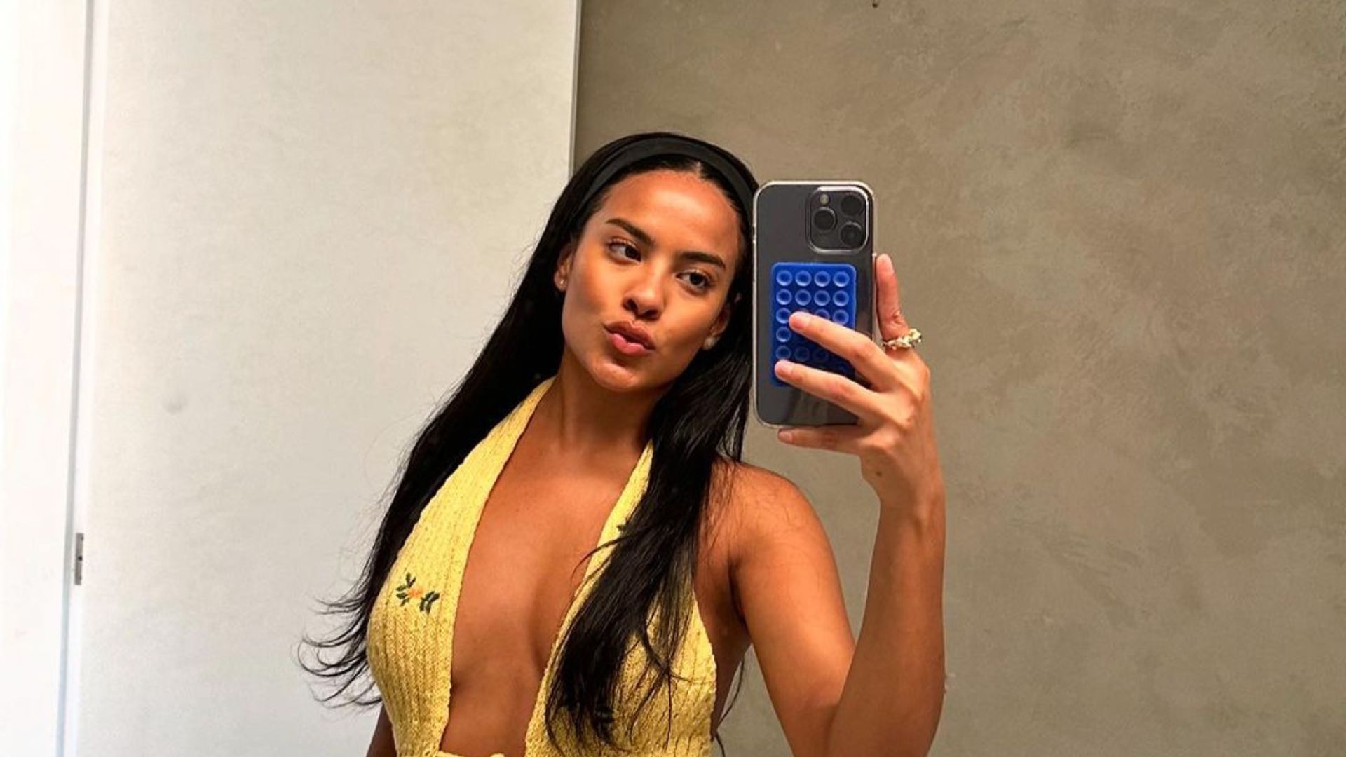 Bella Campos surpreende ao surgir com o cabelo curtinho. Veja!