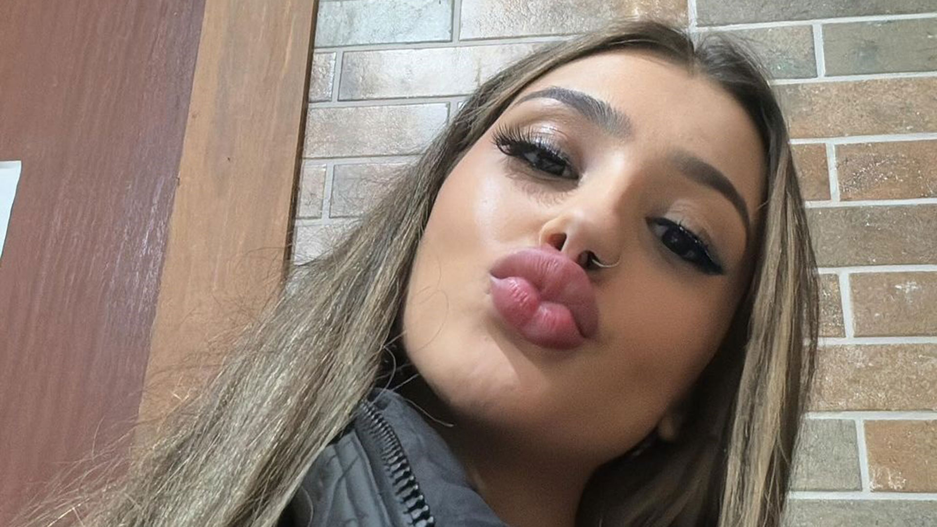 Bia Miranda exibe barriga sequinha em foto de biquíni