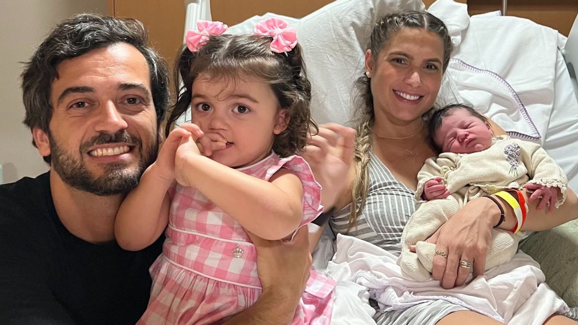 Branca Feres revela reação da filha mais velha ao conhecer a caçula