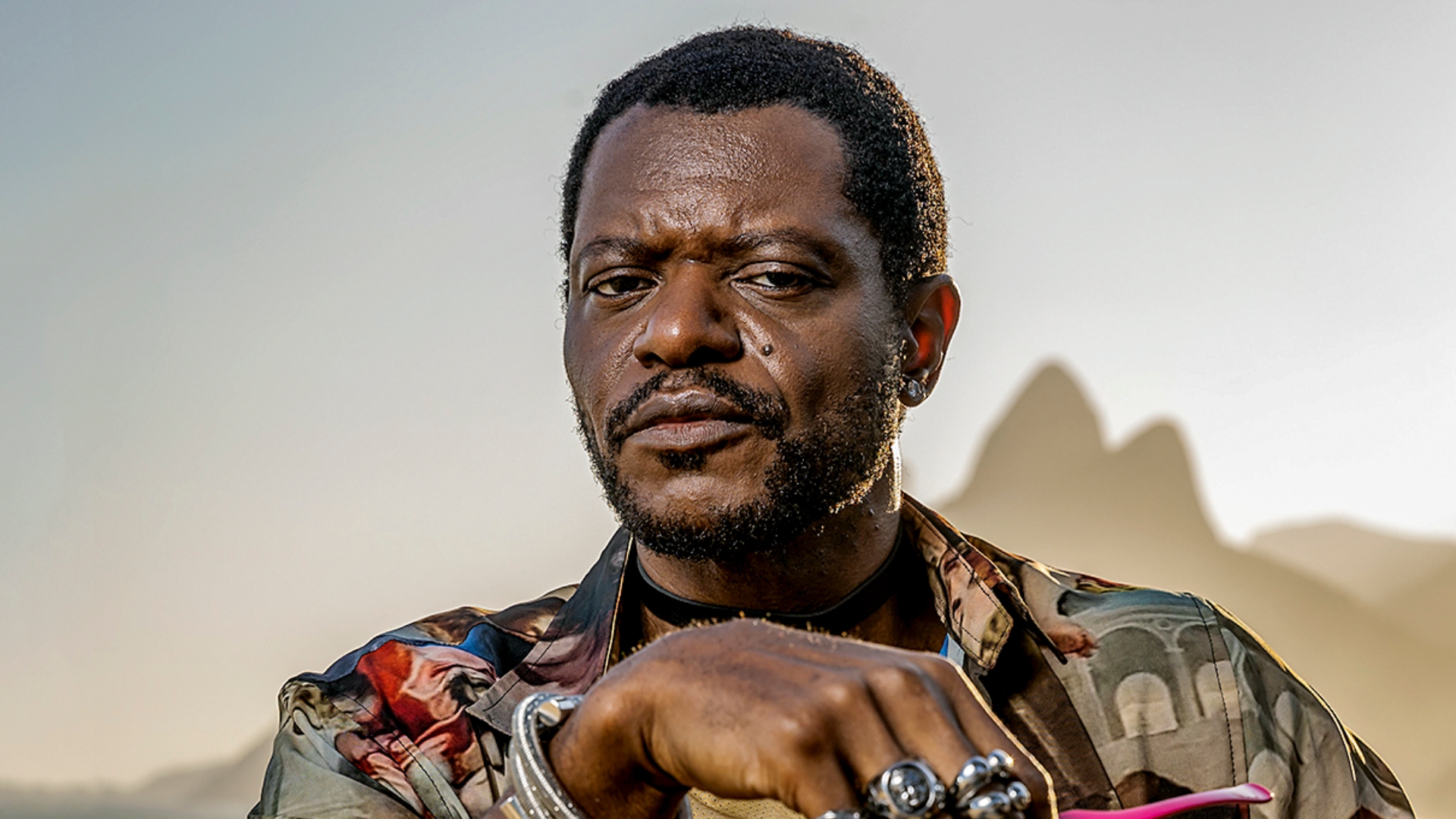 Bukassa Kabengele exalta mudanças na TV e reforça sua origem: ‘Minha alma é africana’