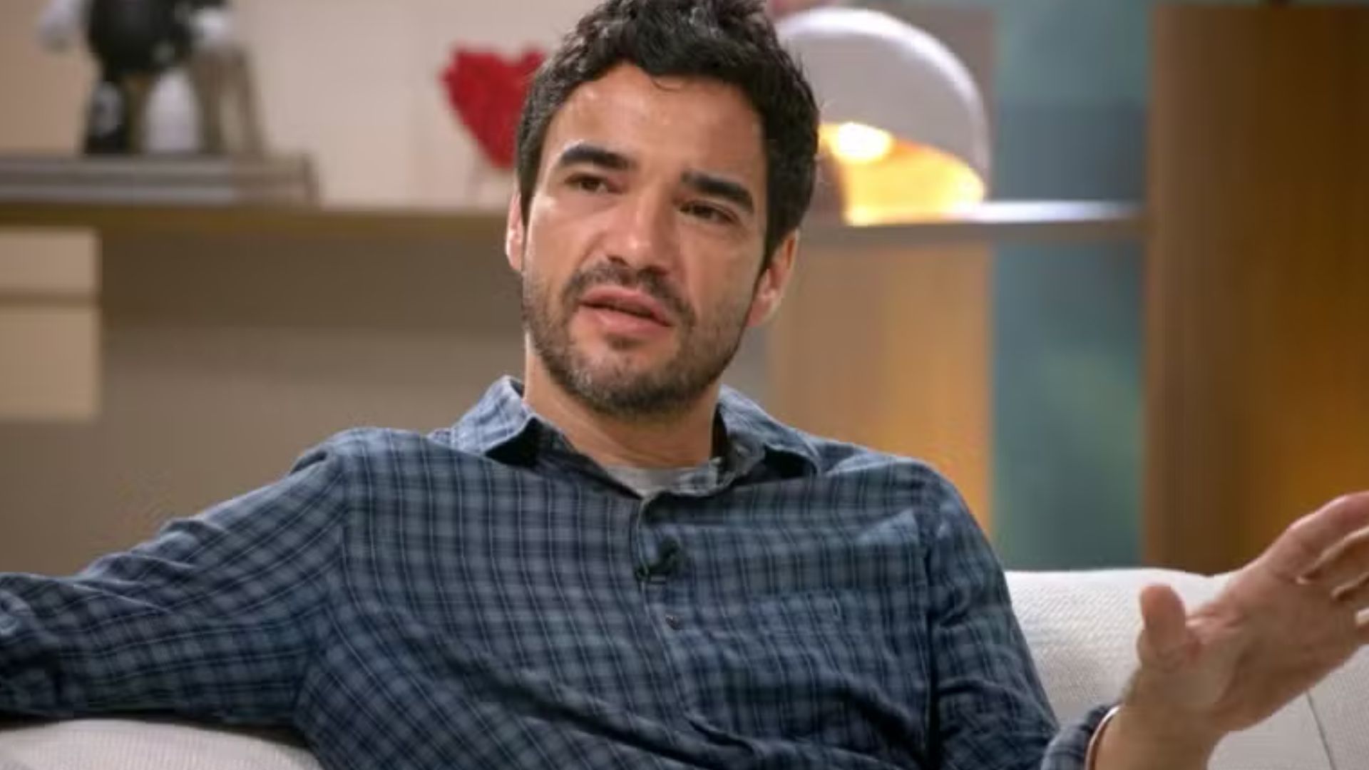 Caio Blat se emociona ao relembrar fim de casamento: ‘Tive surto psicótico’