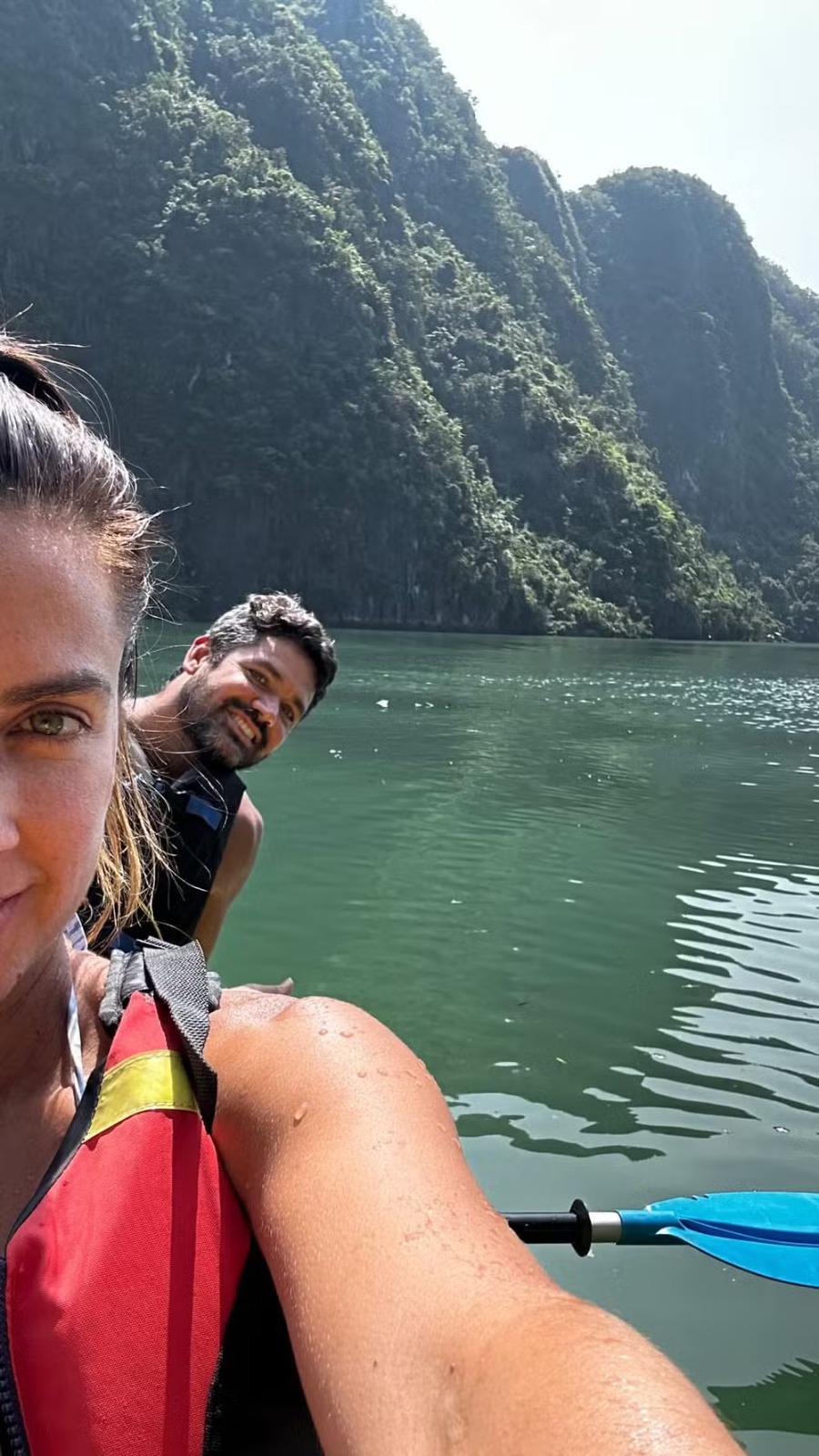 Carol Barcellos e Marcelo Courrege dividem cliques raros após polêmicas