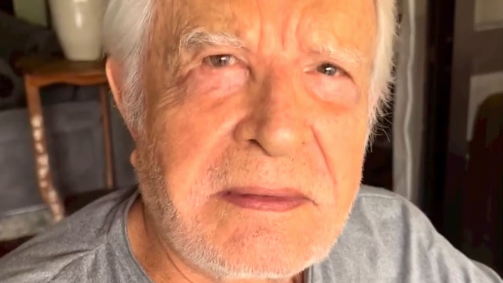 Cid Moreira: Justiça proíbe a venda da casa do apresentador