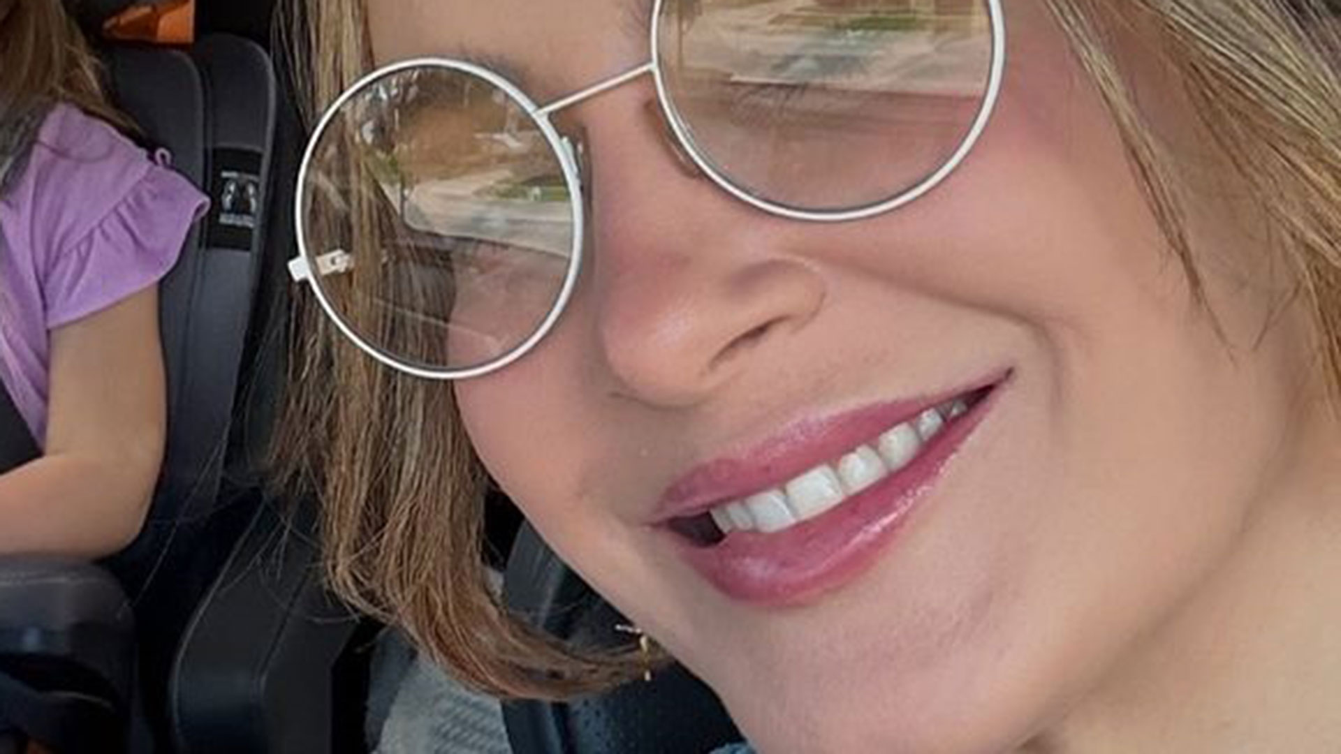 Claudia Leitte encanta ao combinar look com a filha. Veja!